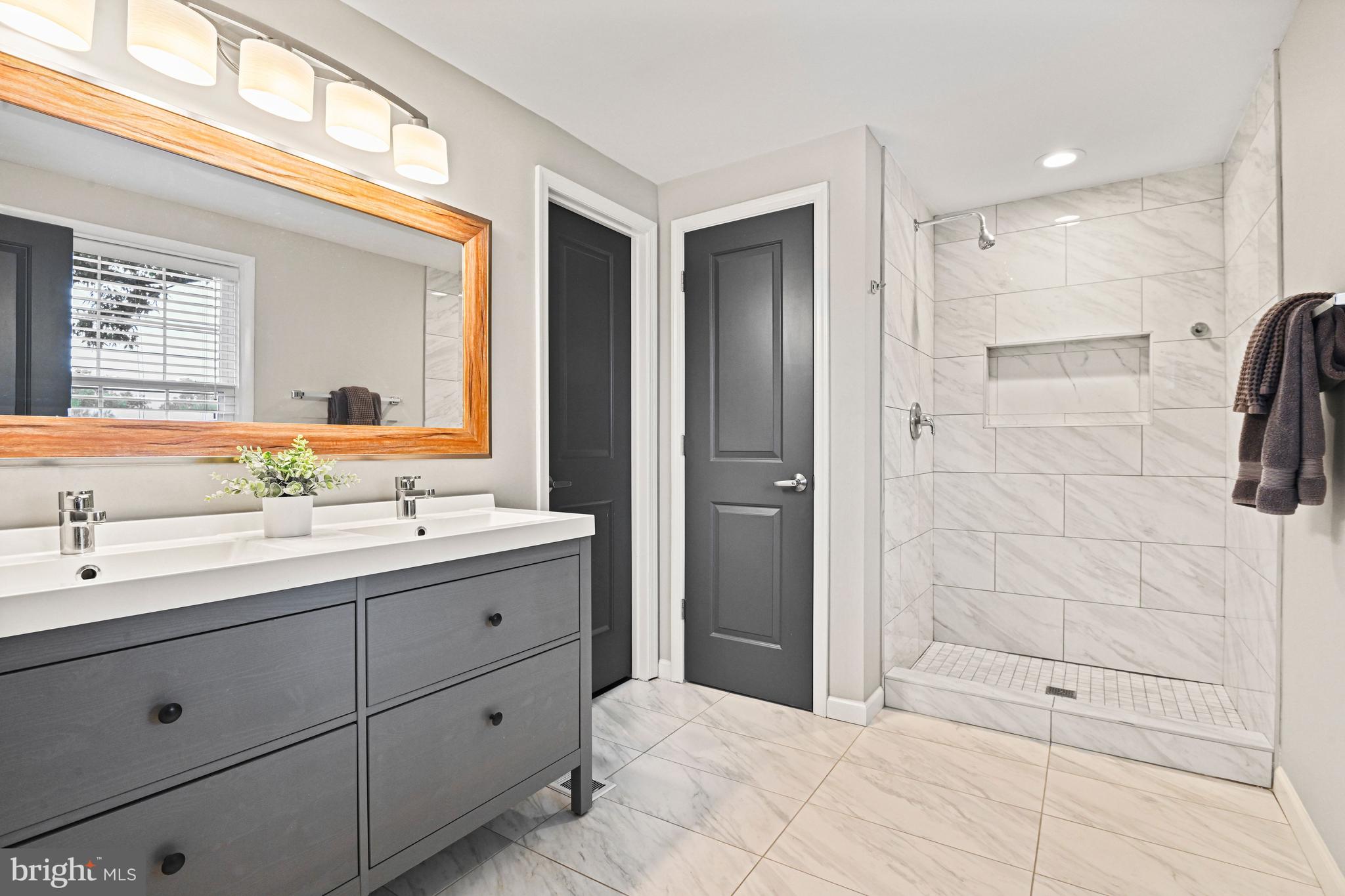 LEXINGTON ESTATES - Residential