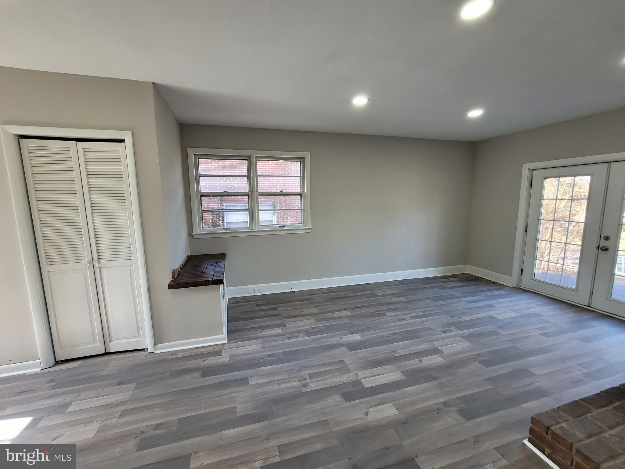 TAMMANY MANOR - Residential