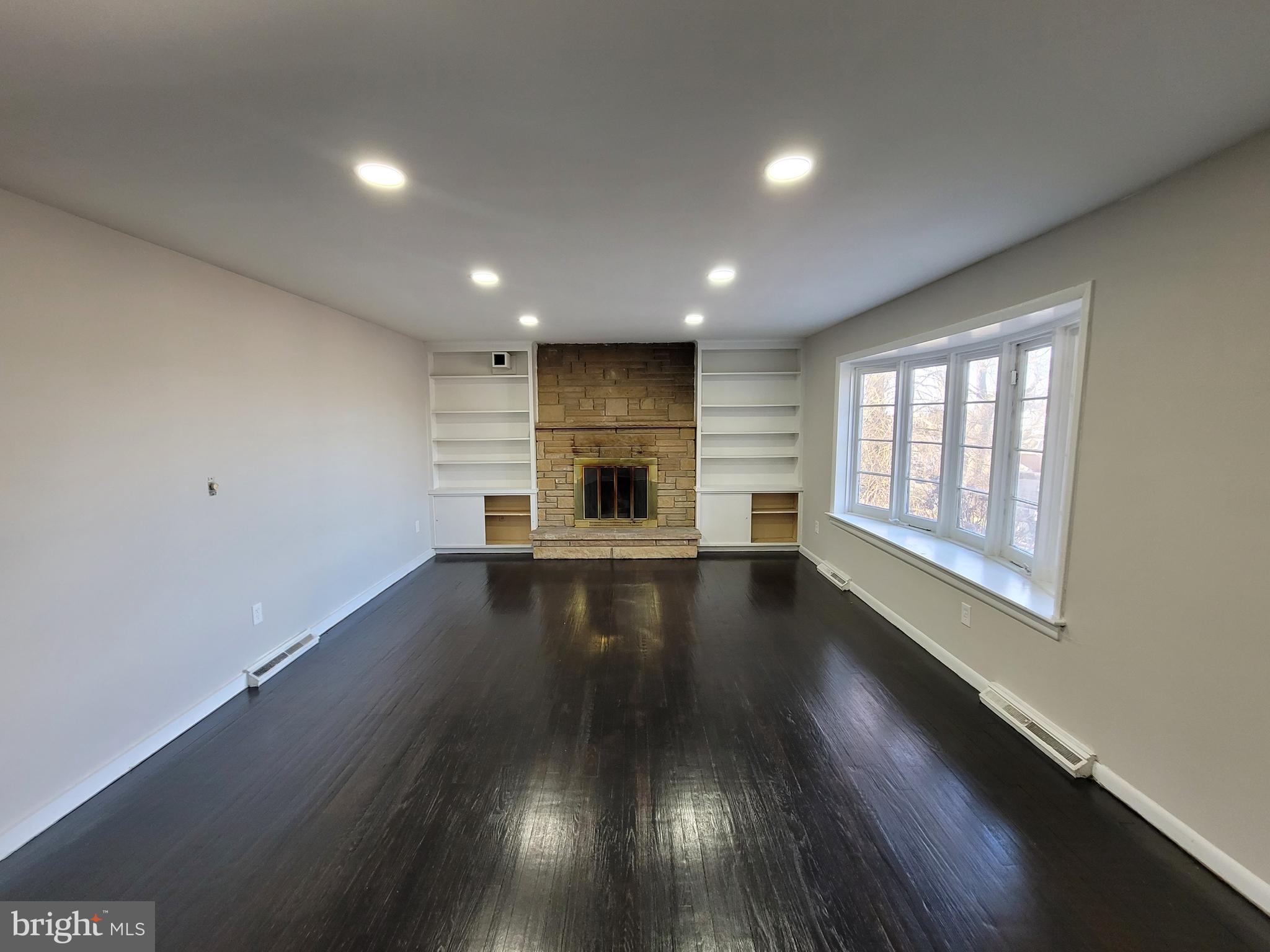 TAMMANY MANOR - Residential