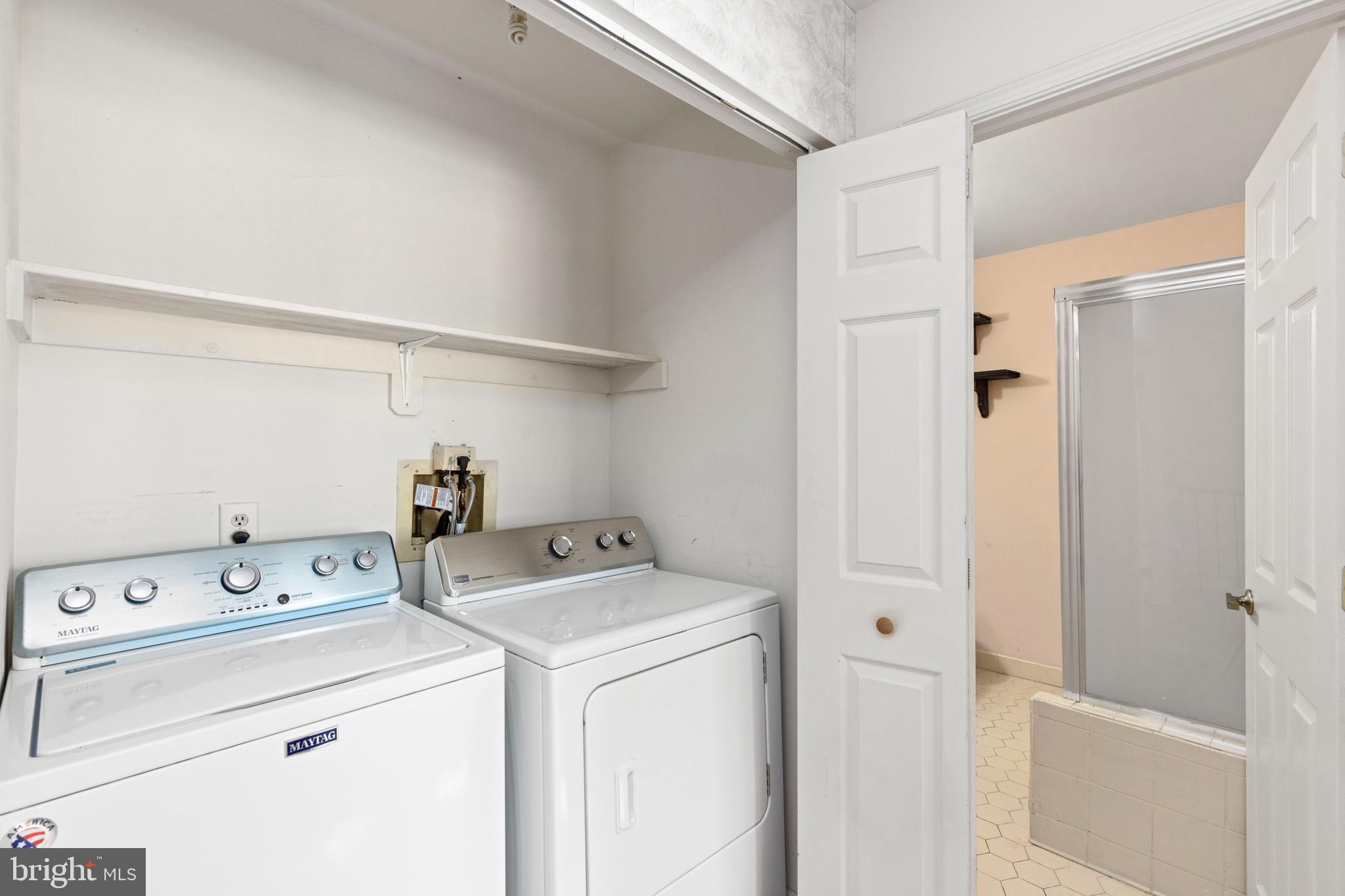 STOTESBURY TWHSE - Residential