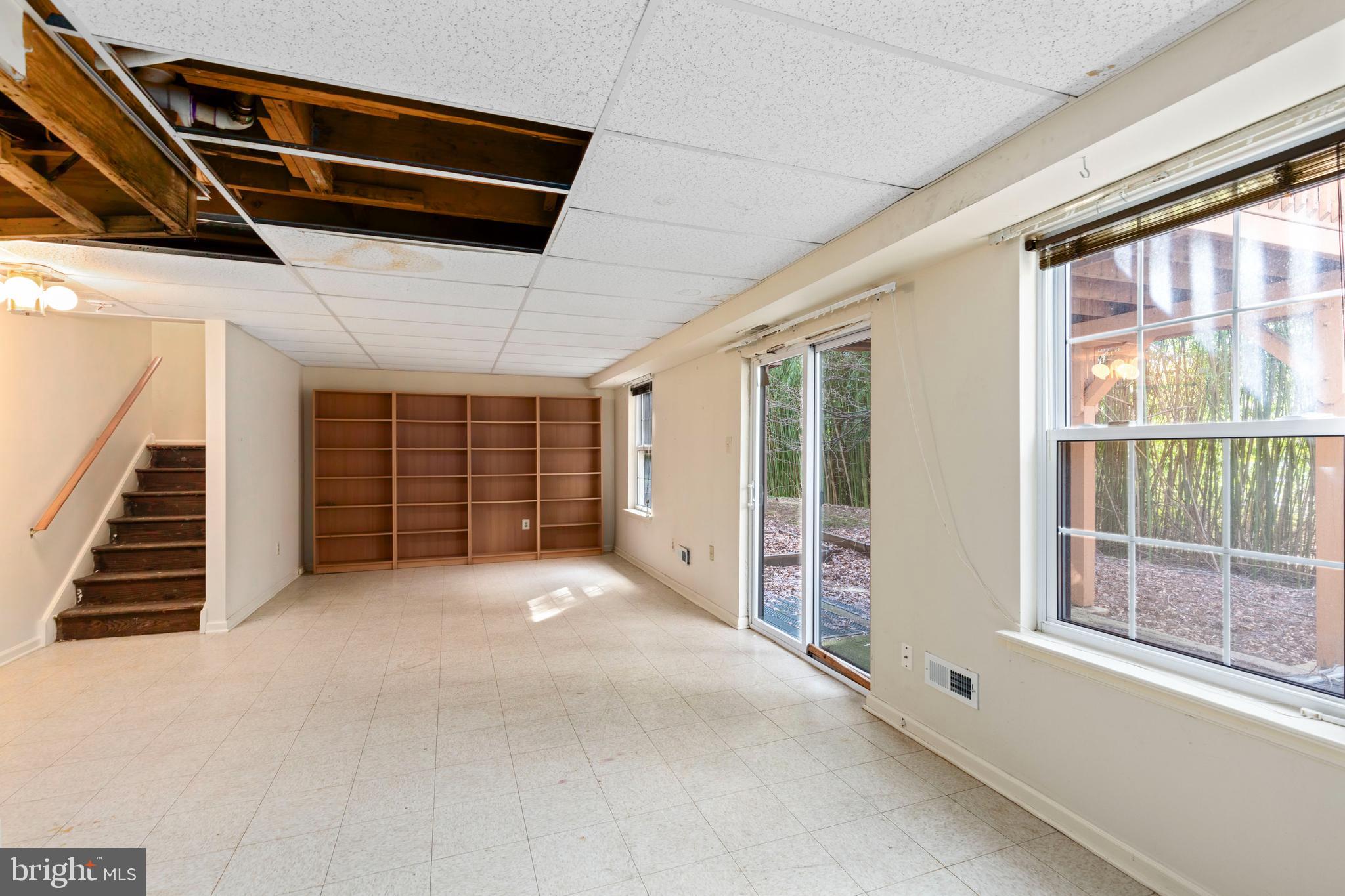 STOTESBURY TWHSE - Residential