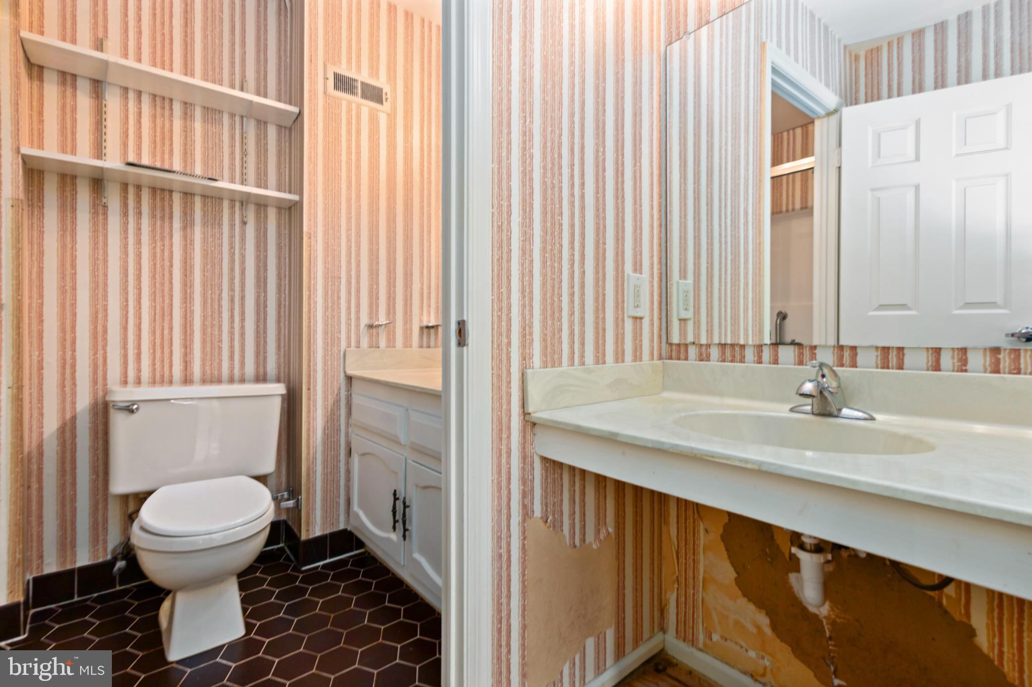 STOTESBURY TWHSE - Residential