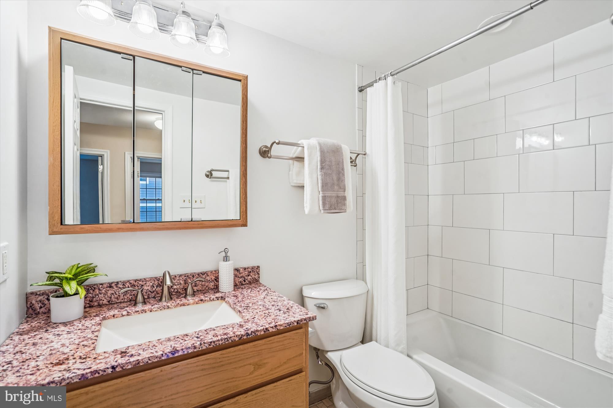 NORTH BARCROFT - Residential