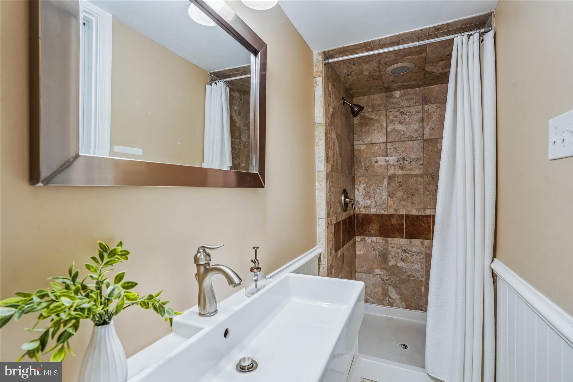 NORTH BARCROFT - Residential