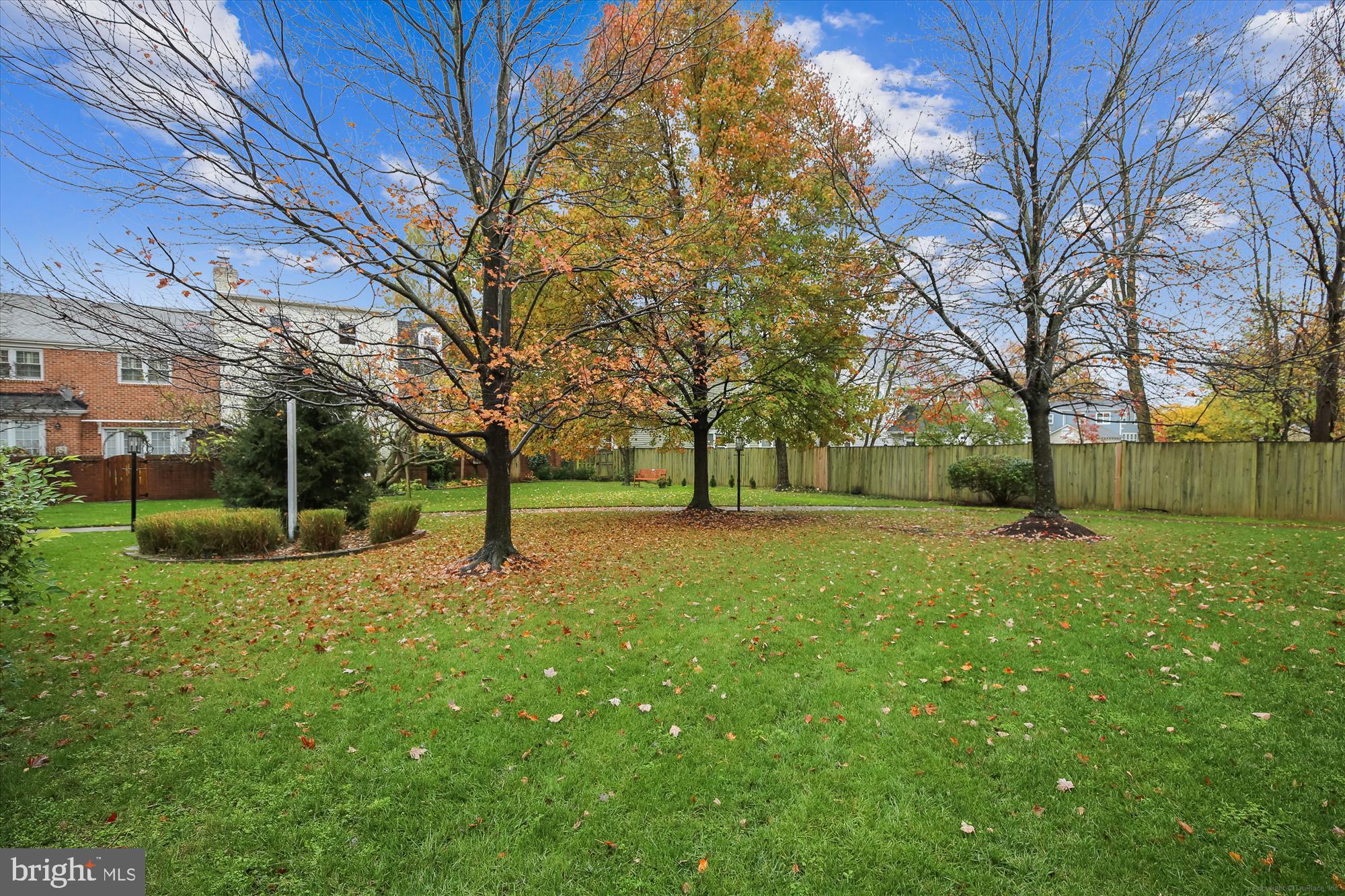 NORTH BARCROFT - Residential