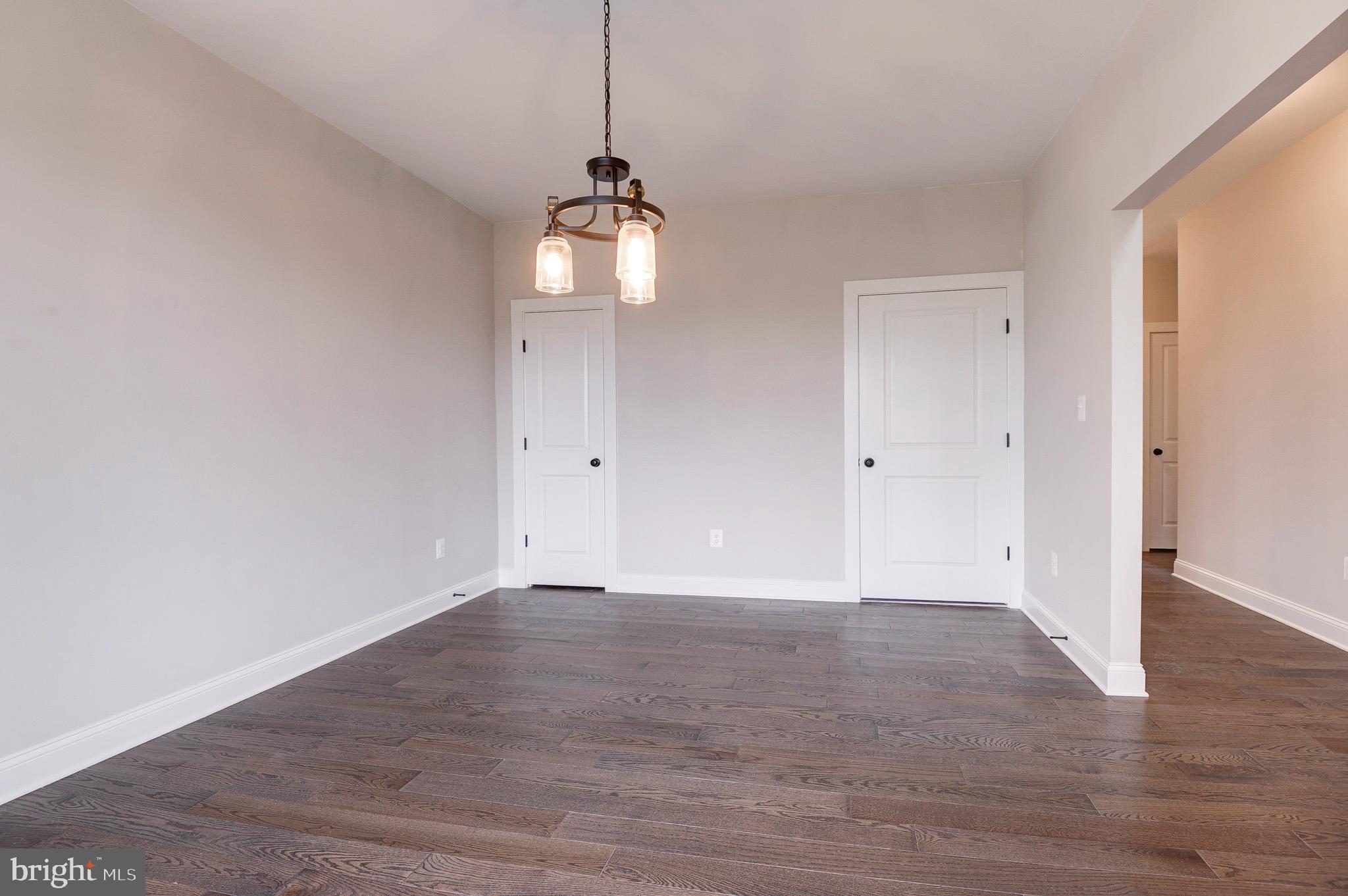 LOVETTSVILLE - Residential