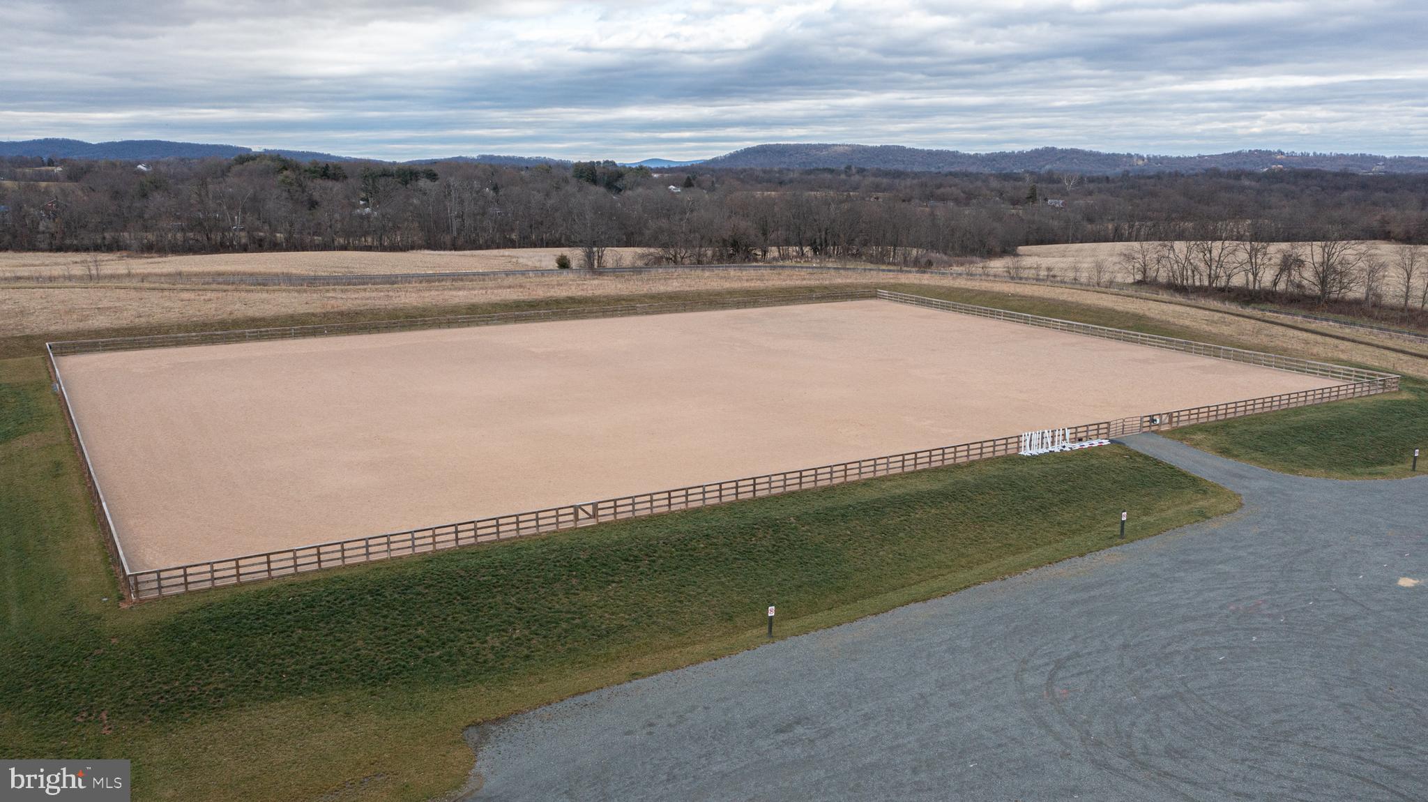 LOVETTSVILLE - Residential