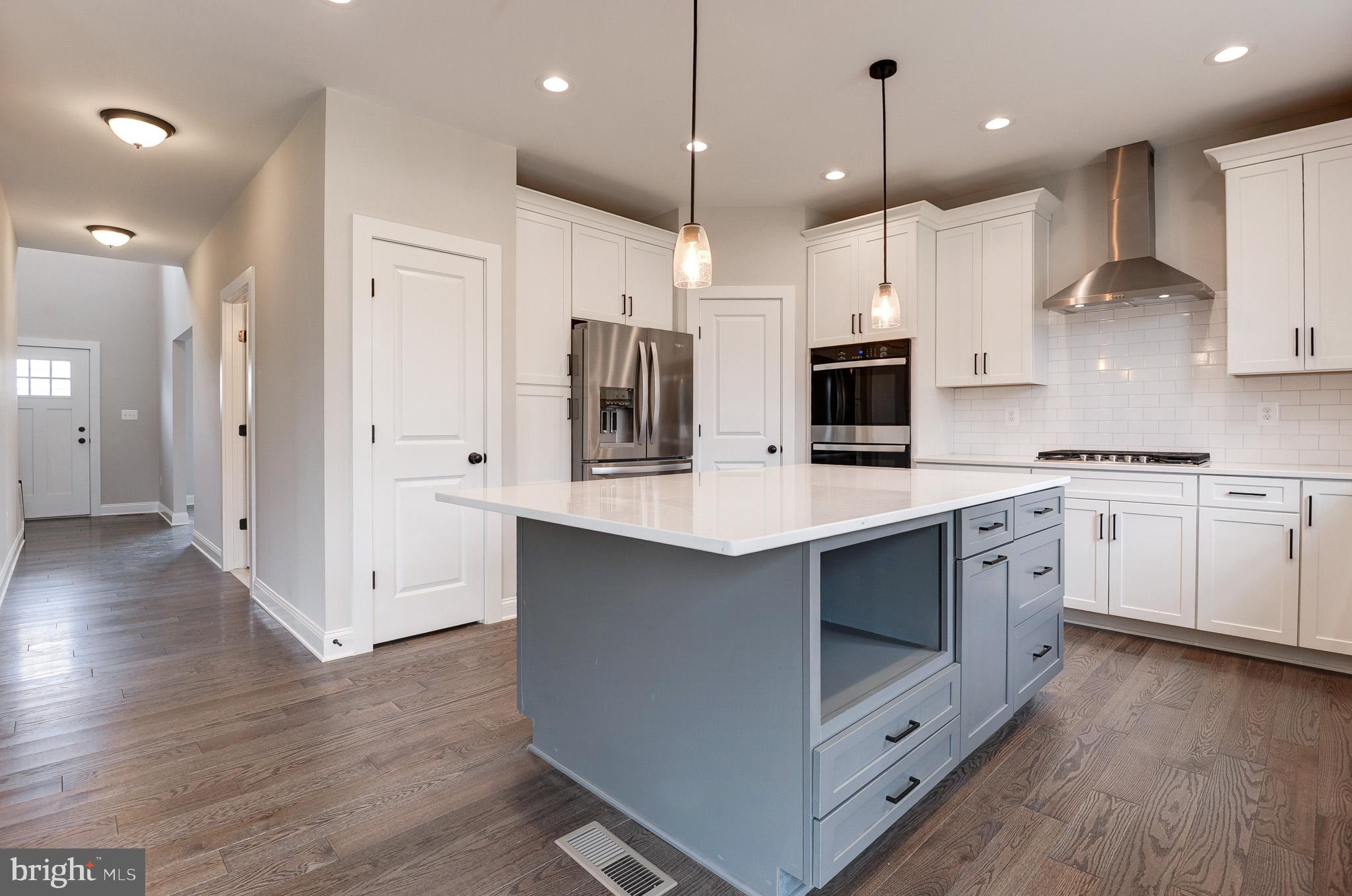 LOVETTSVILLE - Residential