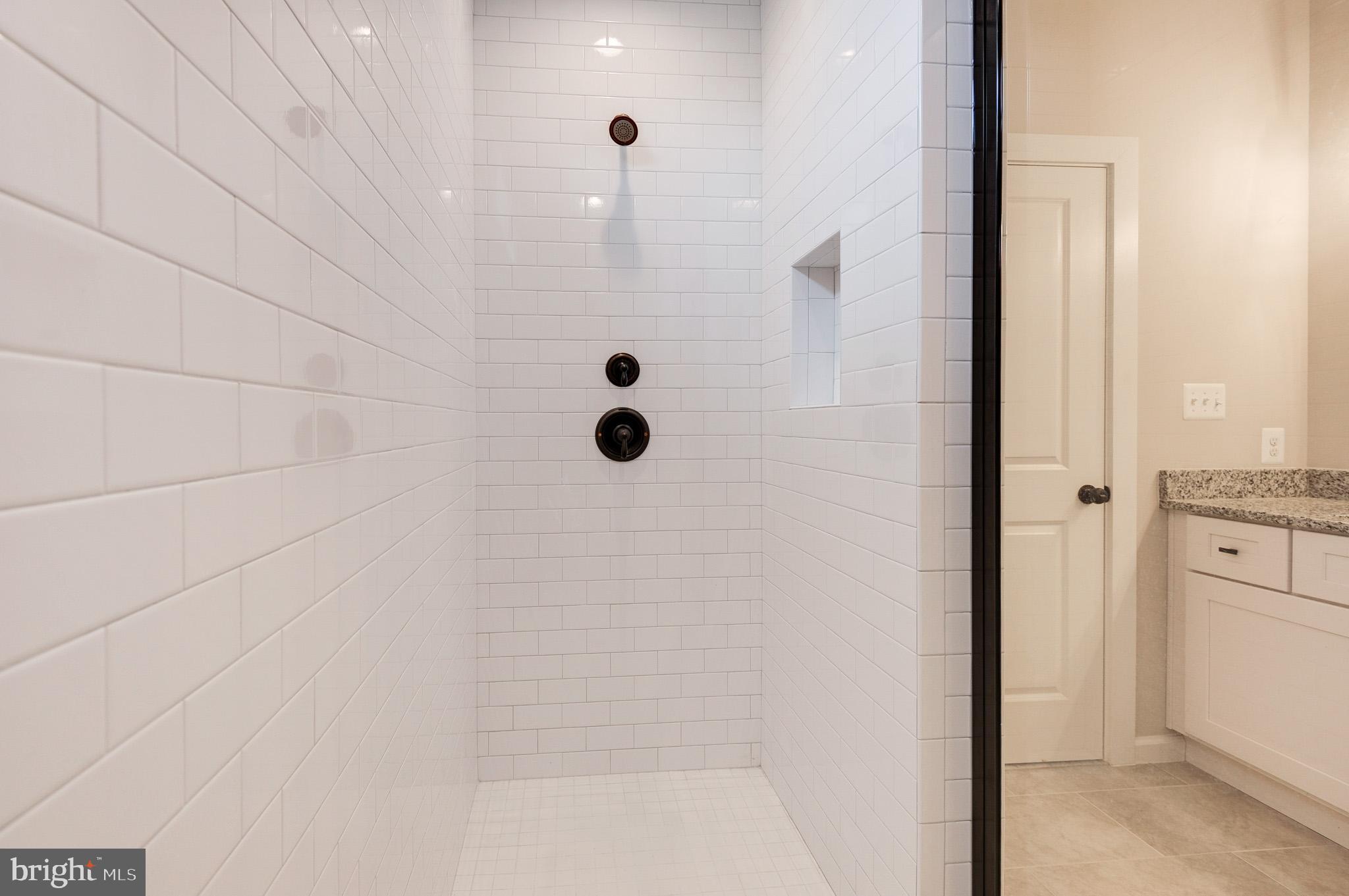 LOVETTSVILLE - Residential