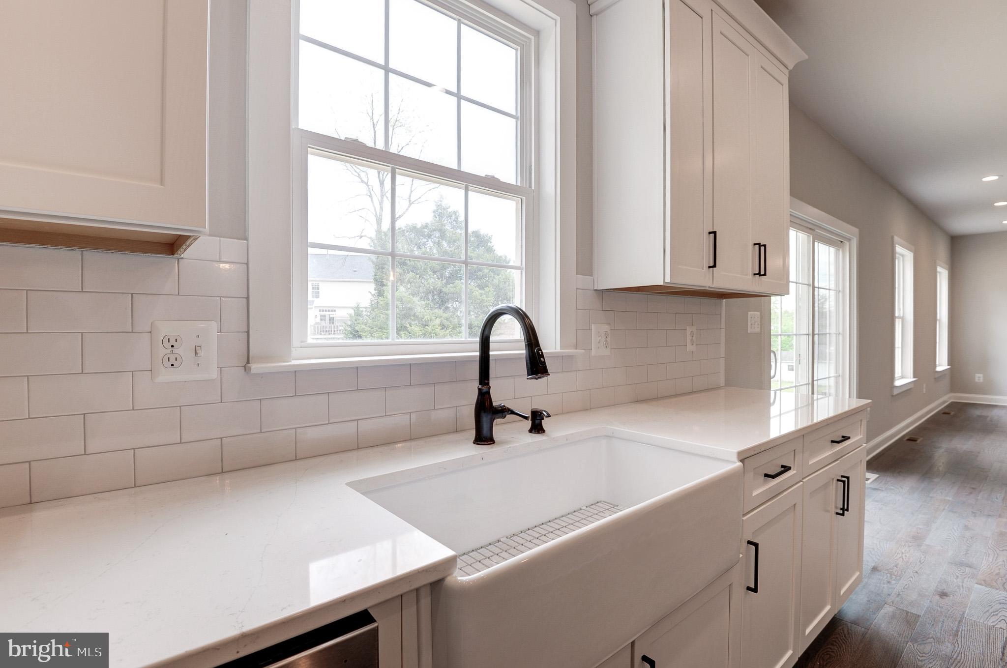 LOVETTSVILLE - Residential