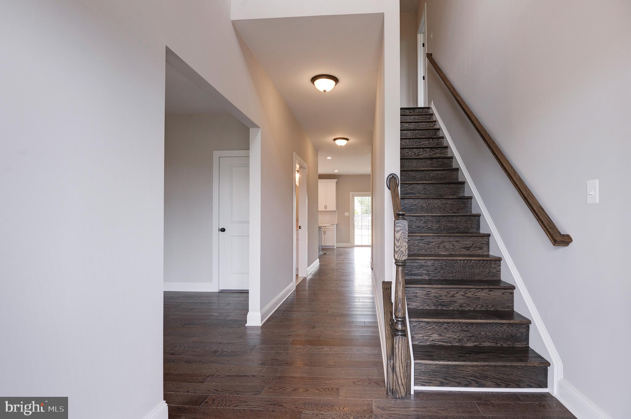 LOVETTSVILLE - Residential