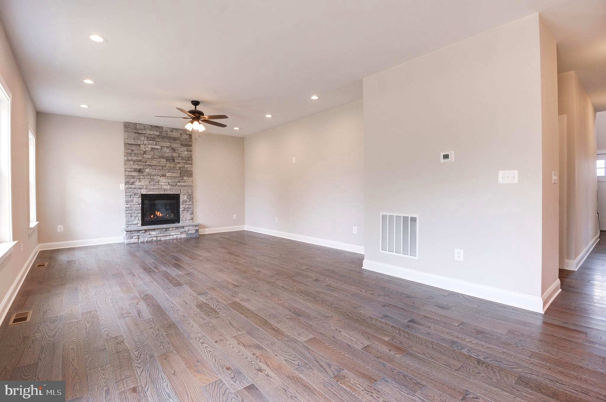 LOVETTSVILLE - Residential