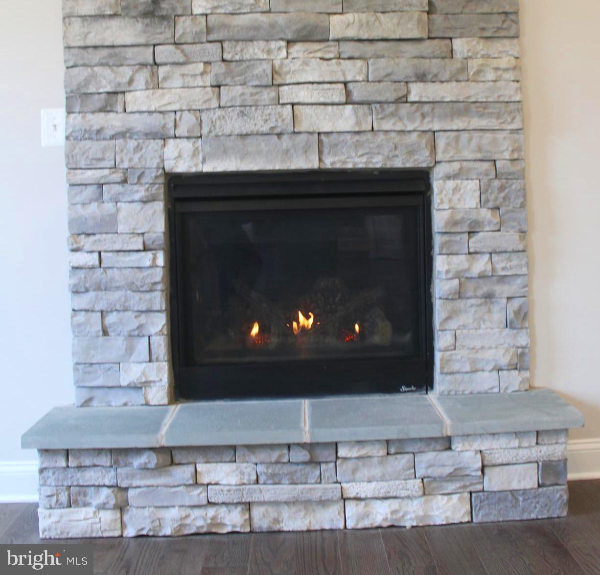 LOVETTSVILLE - Residential