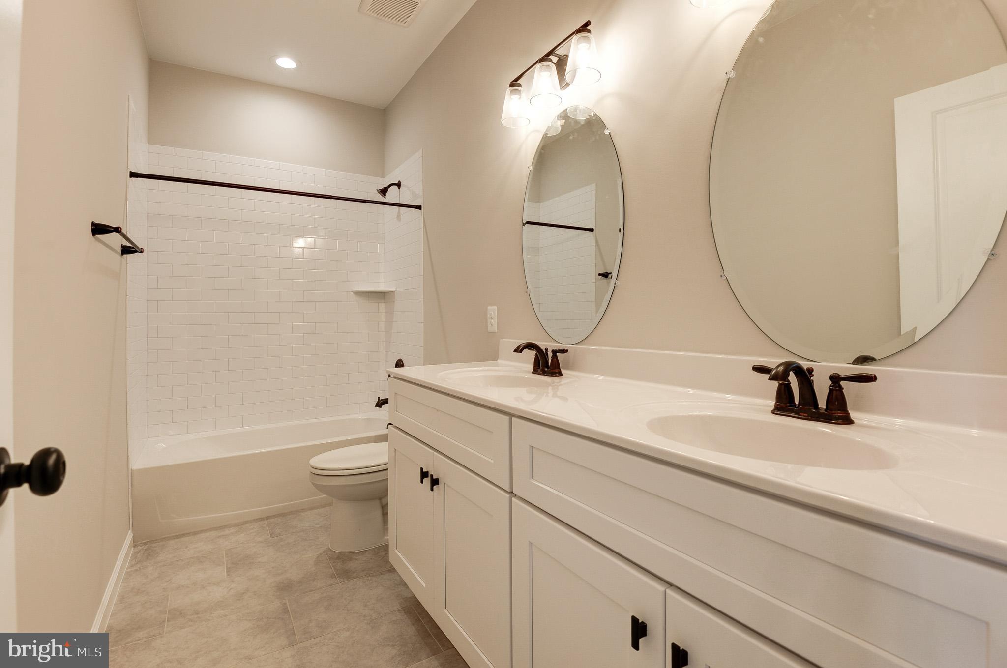 LOVETTSVILLE - Residential