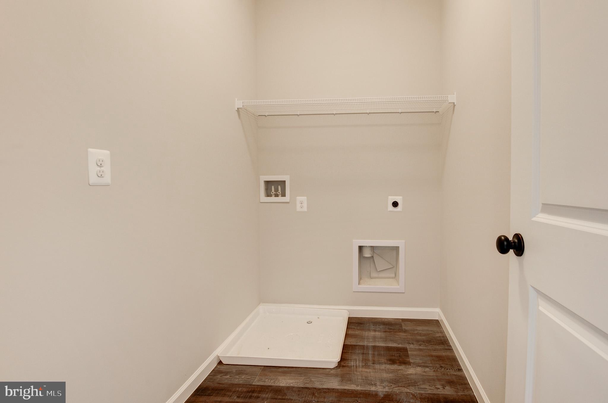 LOVETTSVILLE - Residential