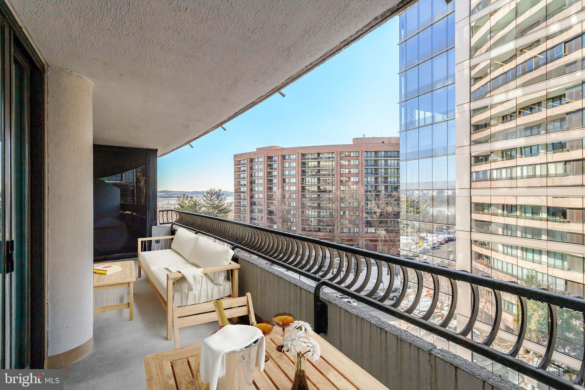 CRYSTAL GATEWAY - Residential