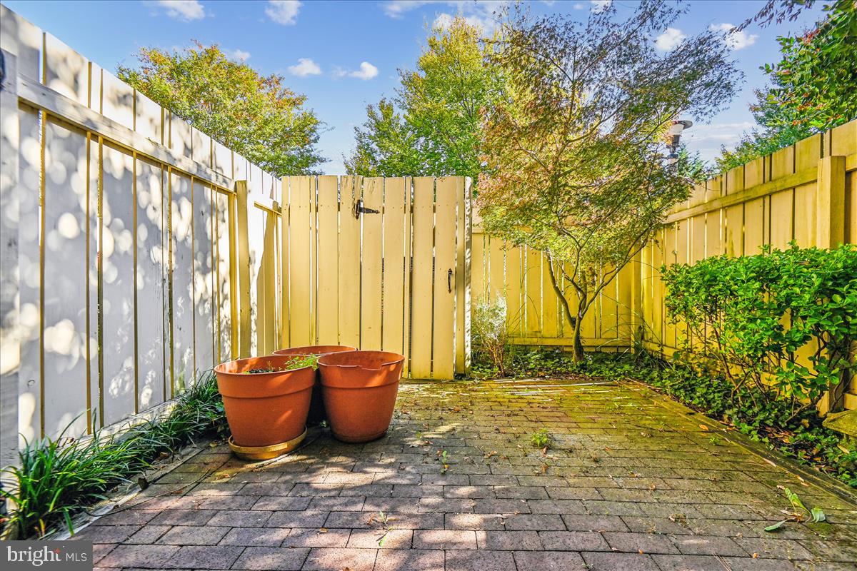 NORTH ROLAND PARK - Residential