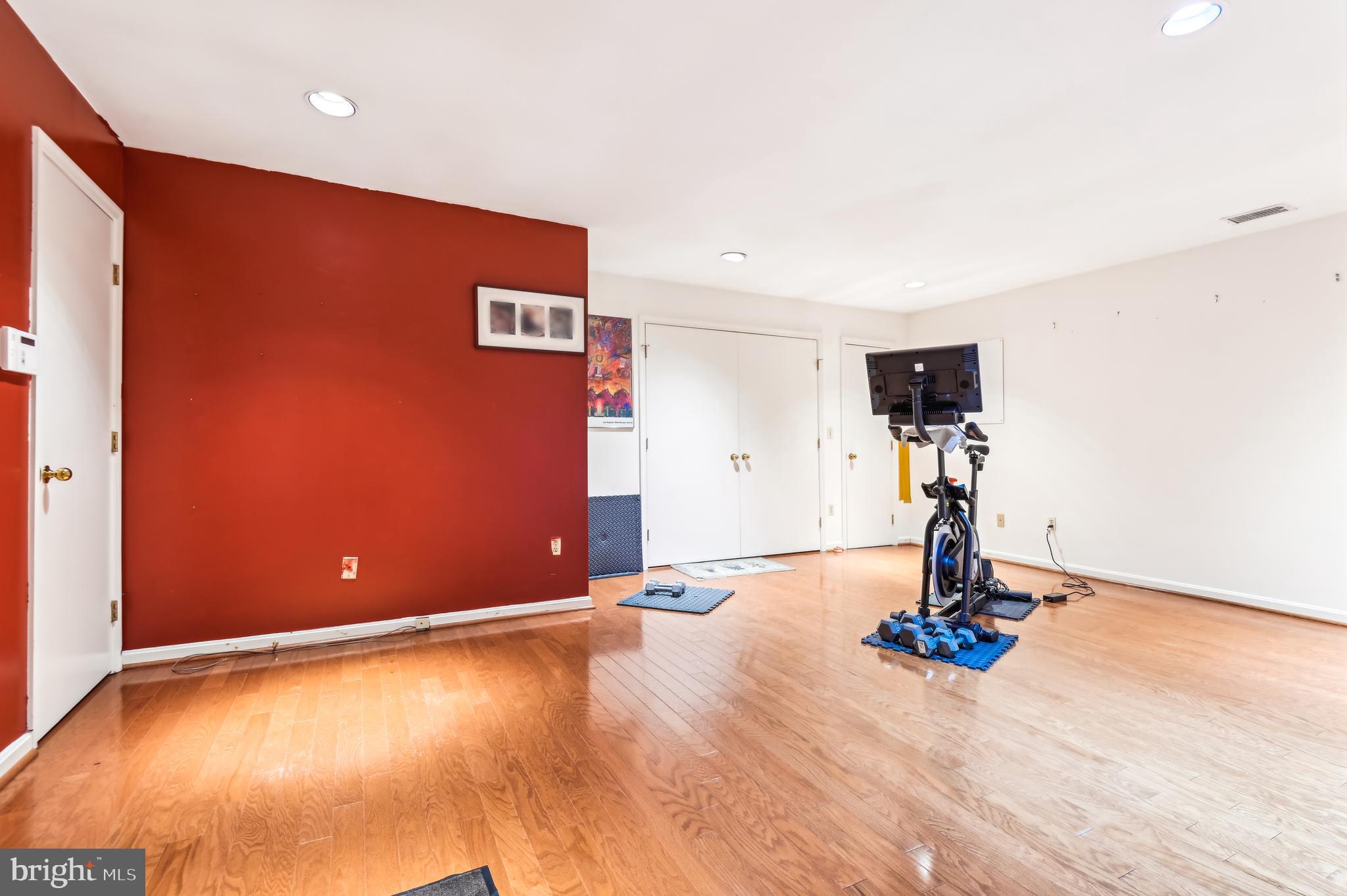 NORTH ROLAND PARK - Residential