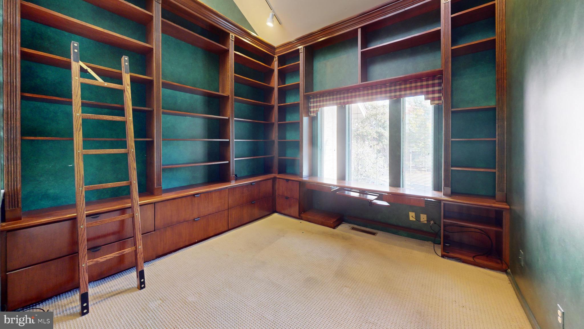 NORTH ROLAND PARK - Residential