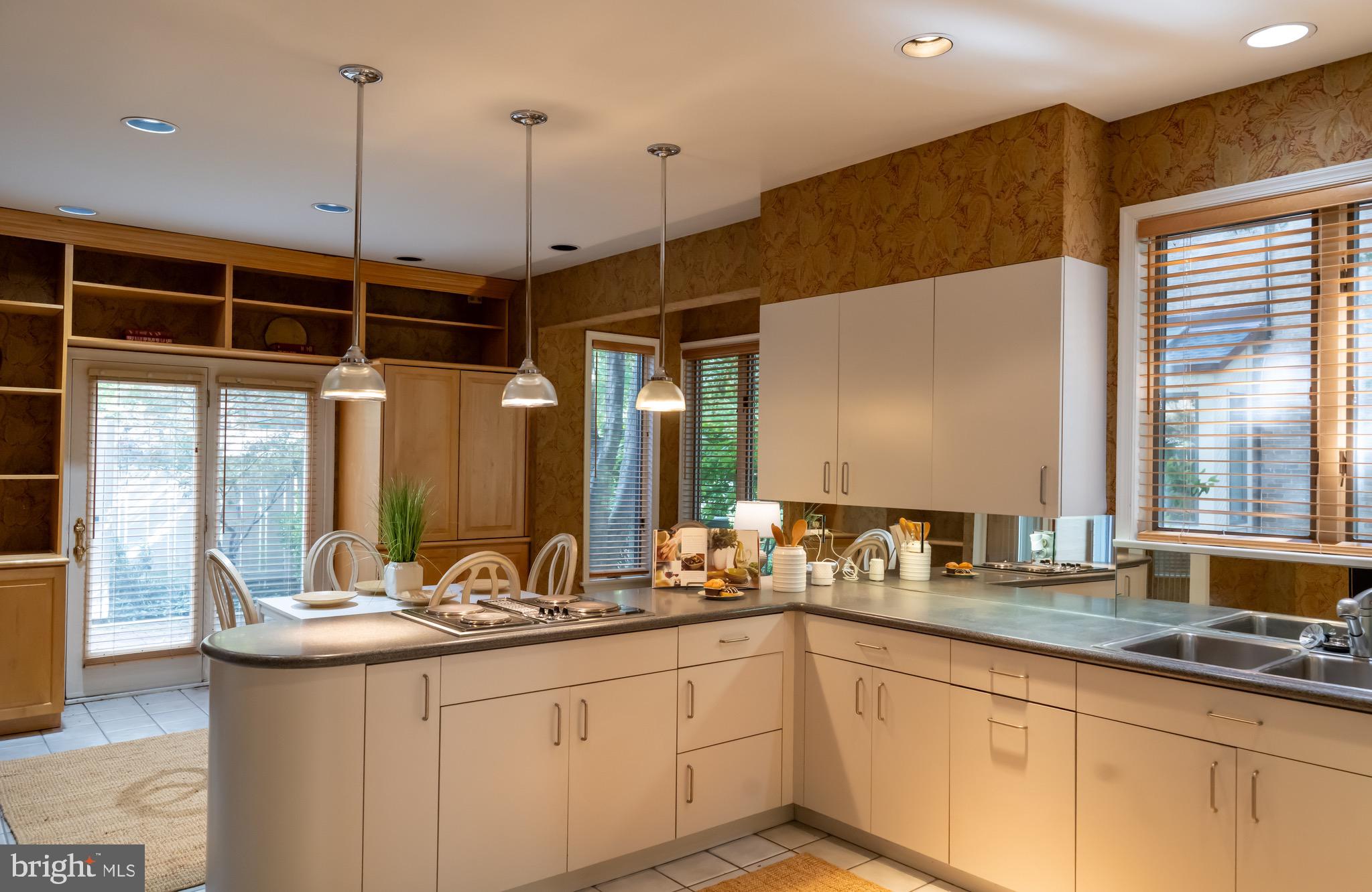 NORTH ROLAND PARK - Residential