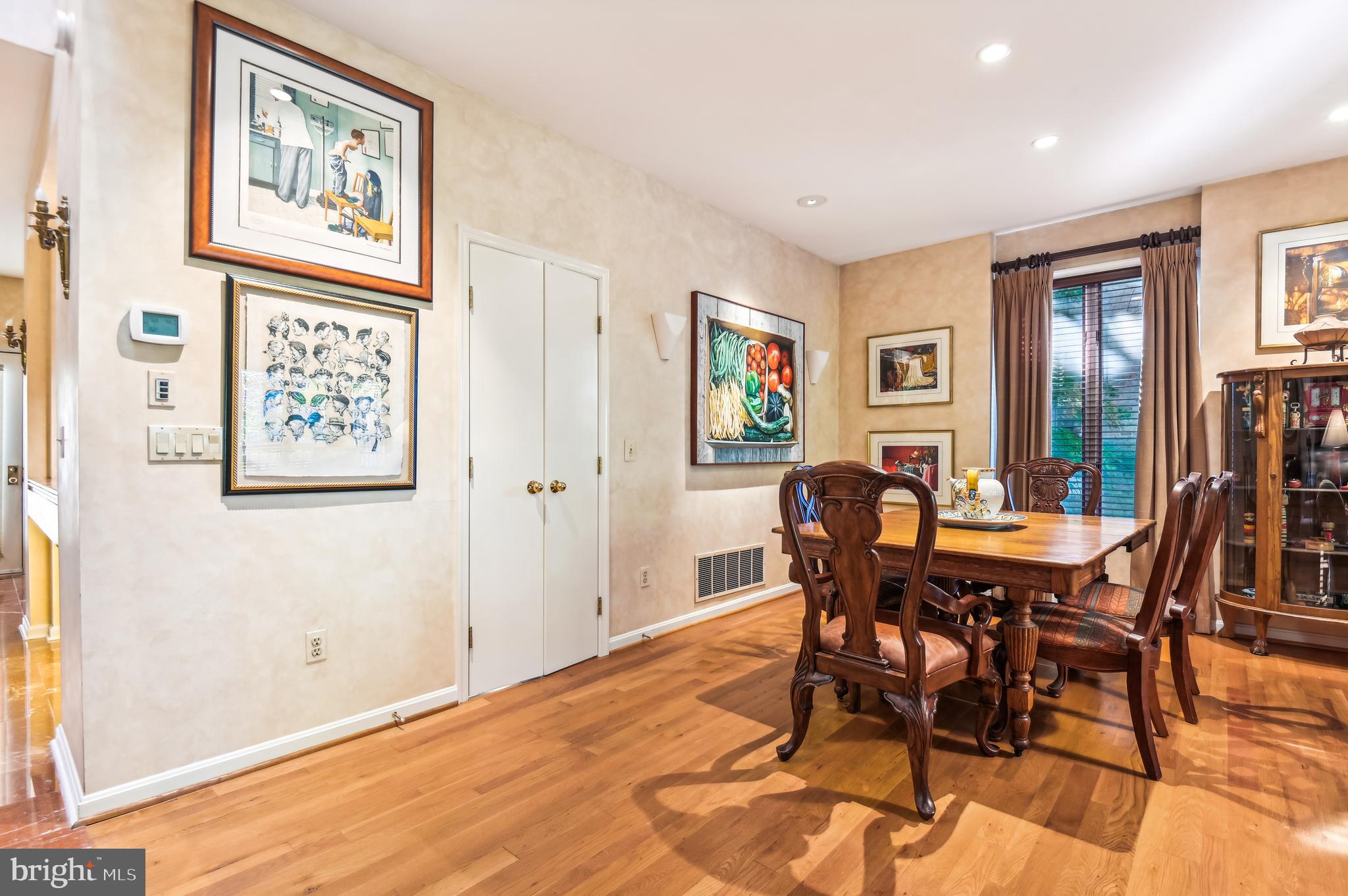 NORTH ROLAND PARK - Residential