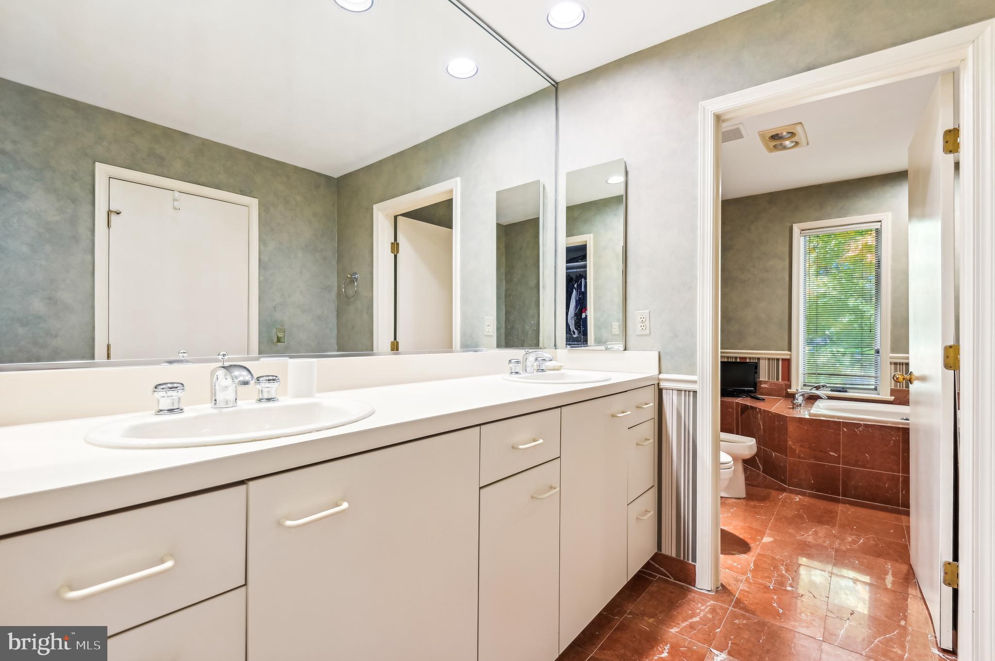 NORTH ROLAND PARK - Residential
