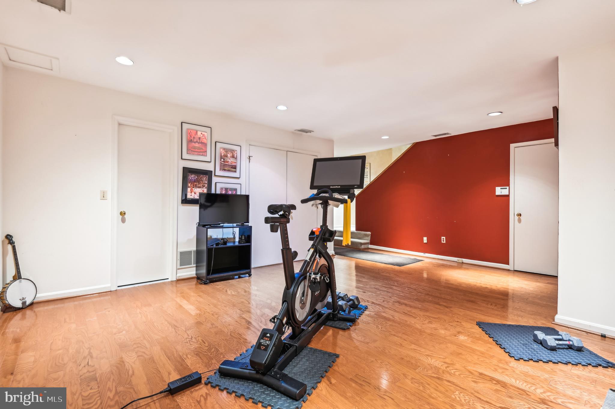 NORTH ROLAND PARK - Residential