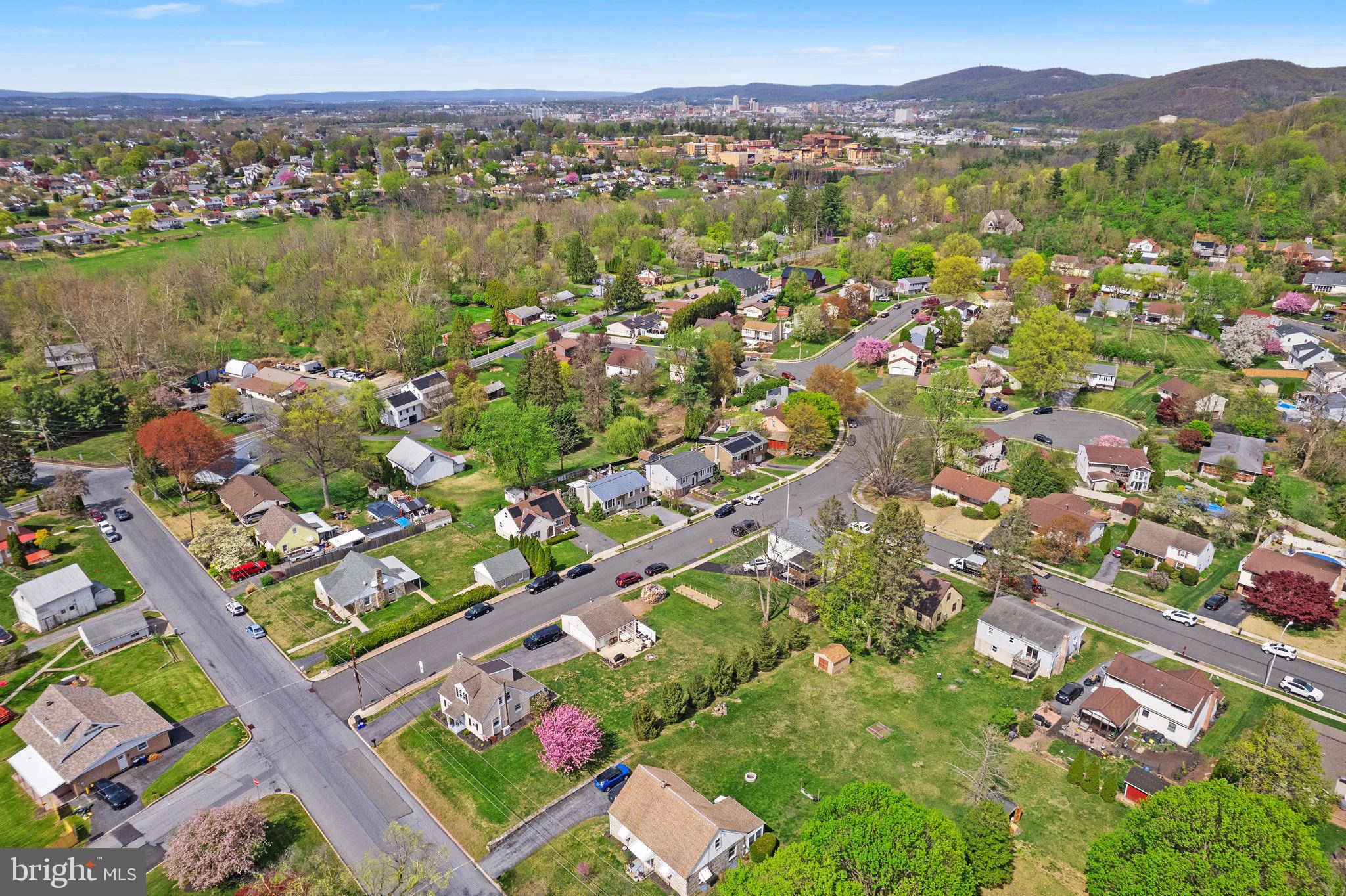 PINE KNOLL - Residential