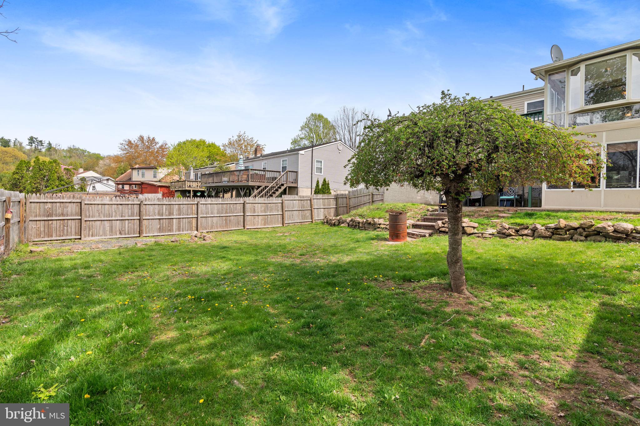 PINE KNOLL - Residential