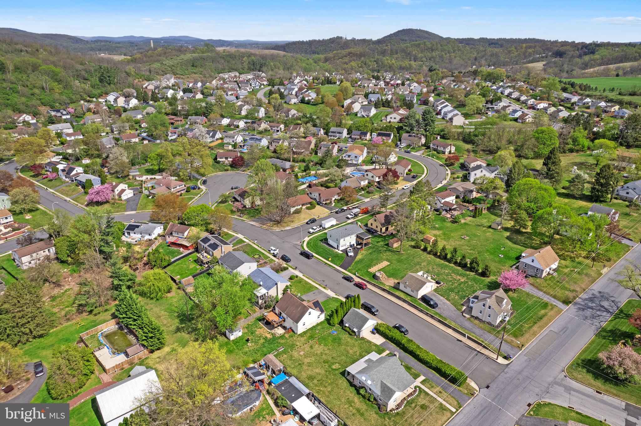 PINE KNOLL - Residential