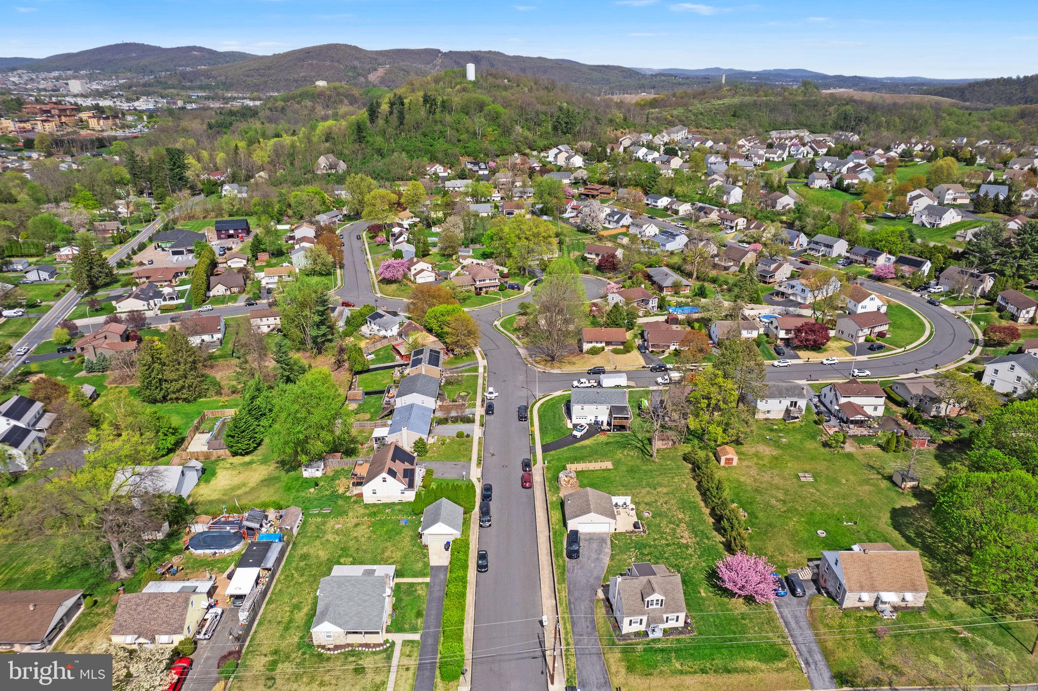 PINE KNOLL - Residential