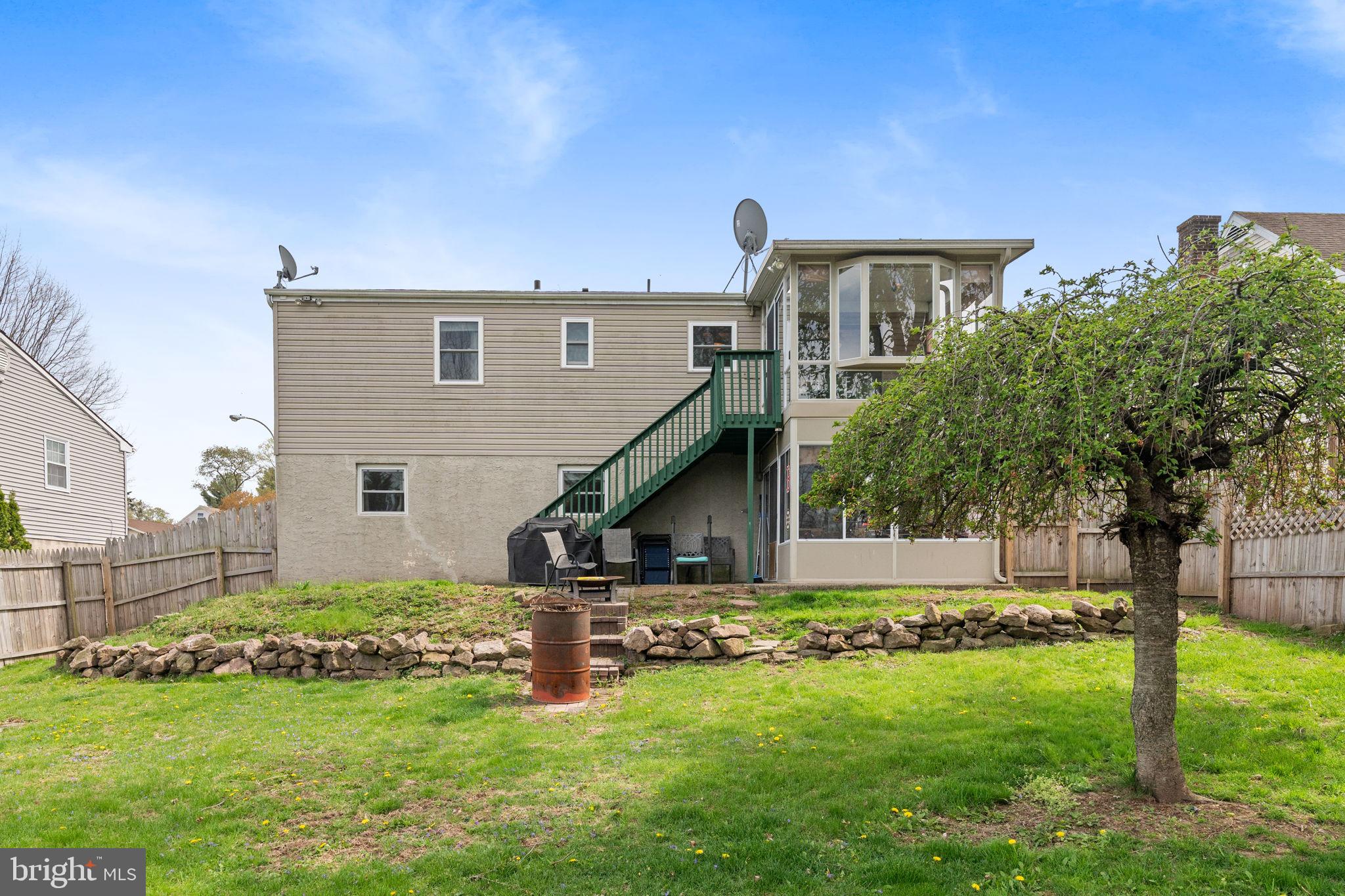 PINE KNOLL - Residential