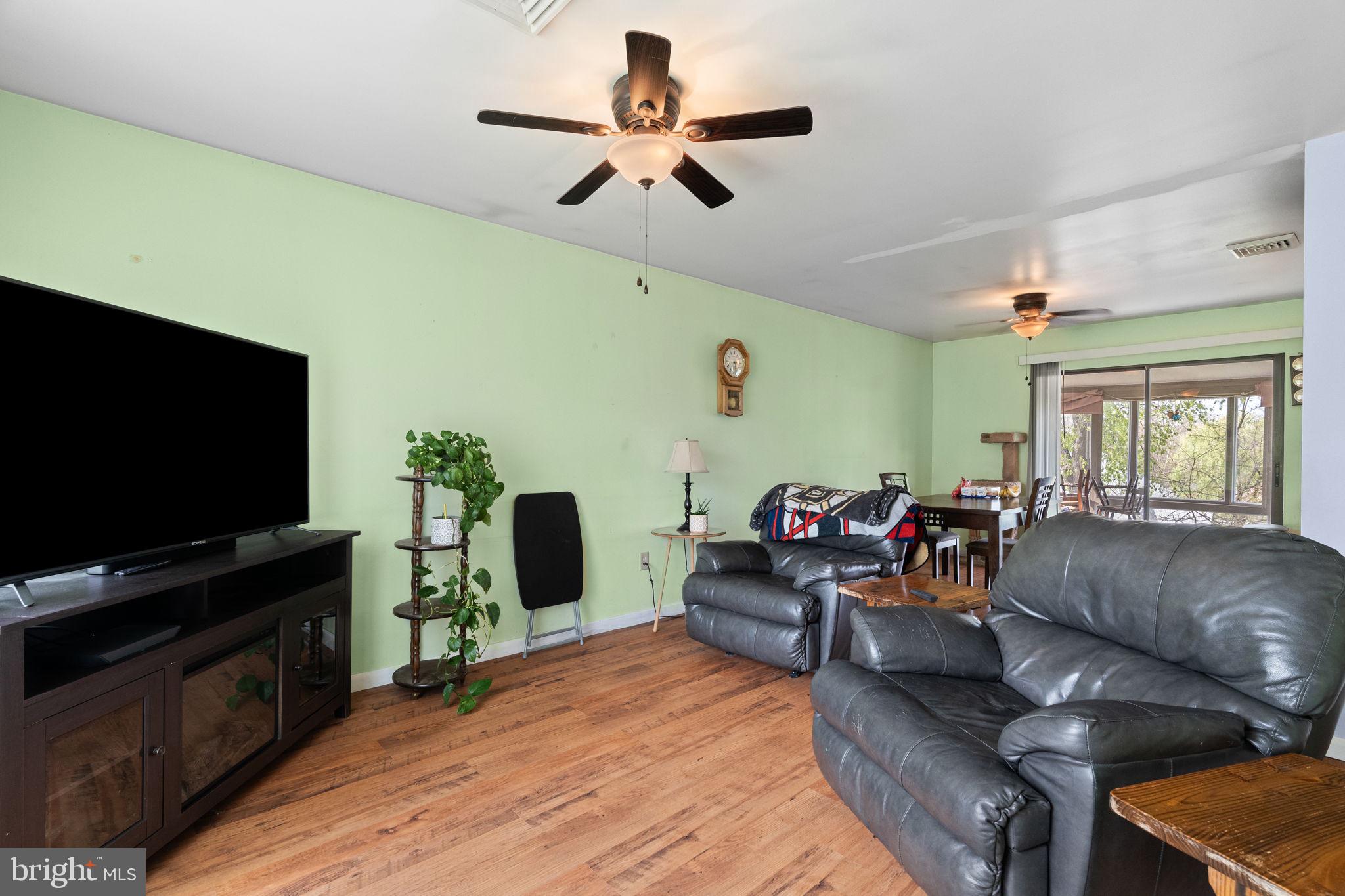 PINE KNOLL - Residential