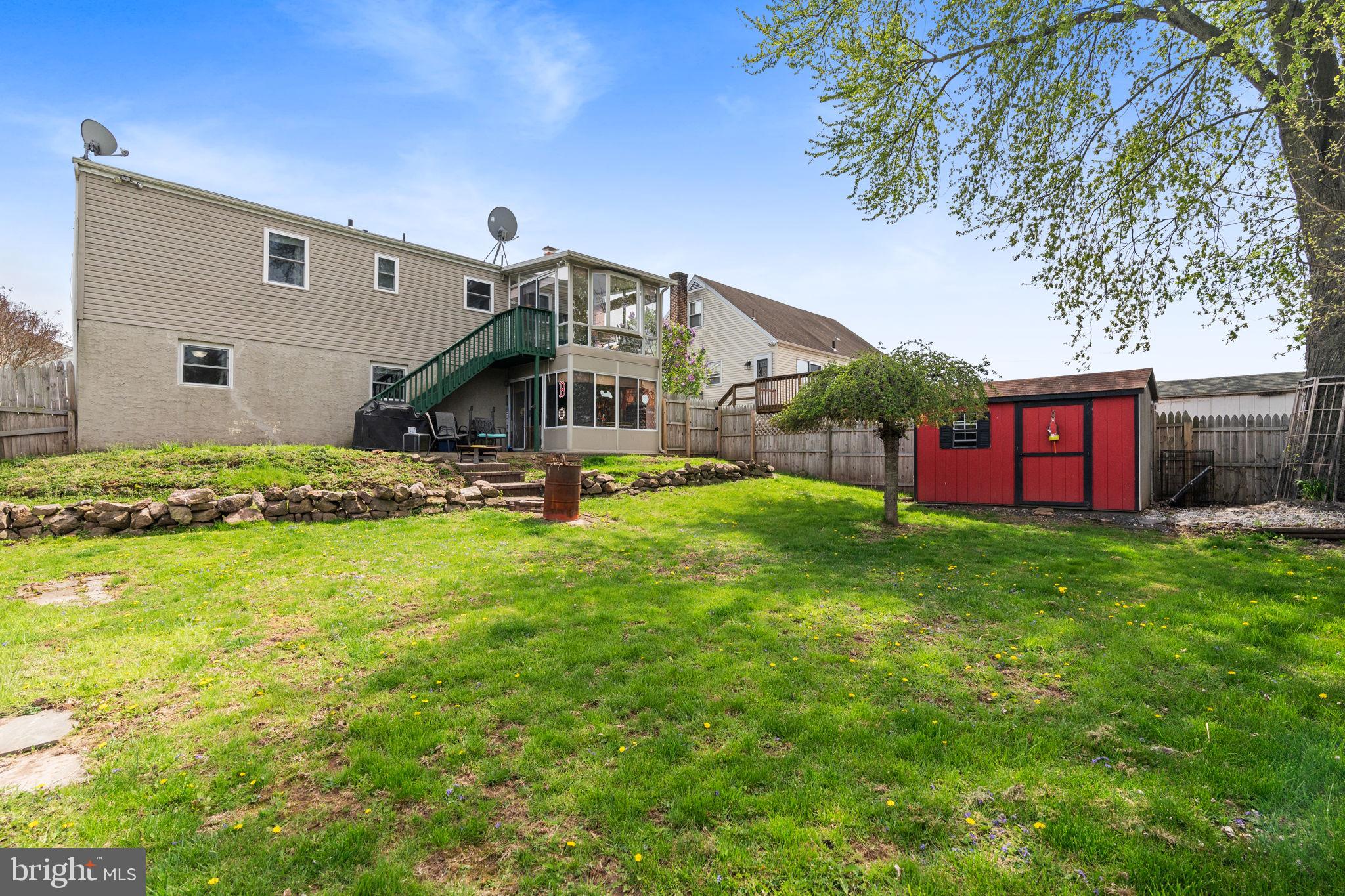 PINE KNOLL - Residential