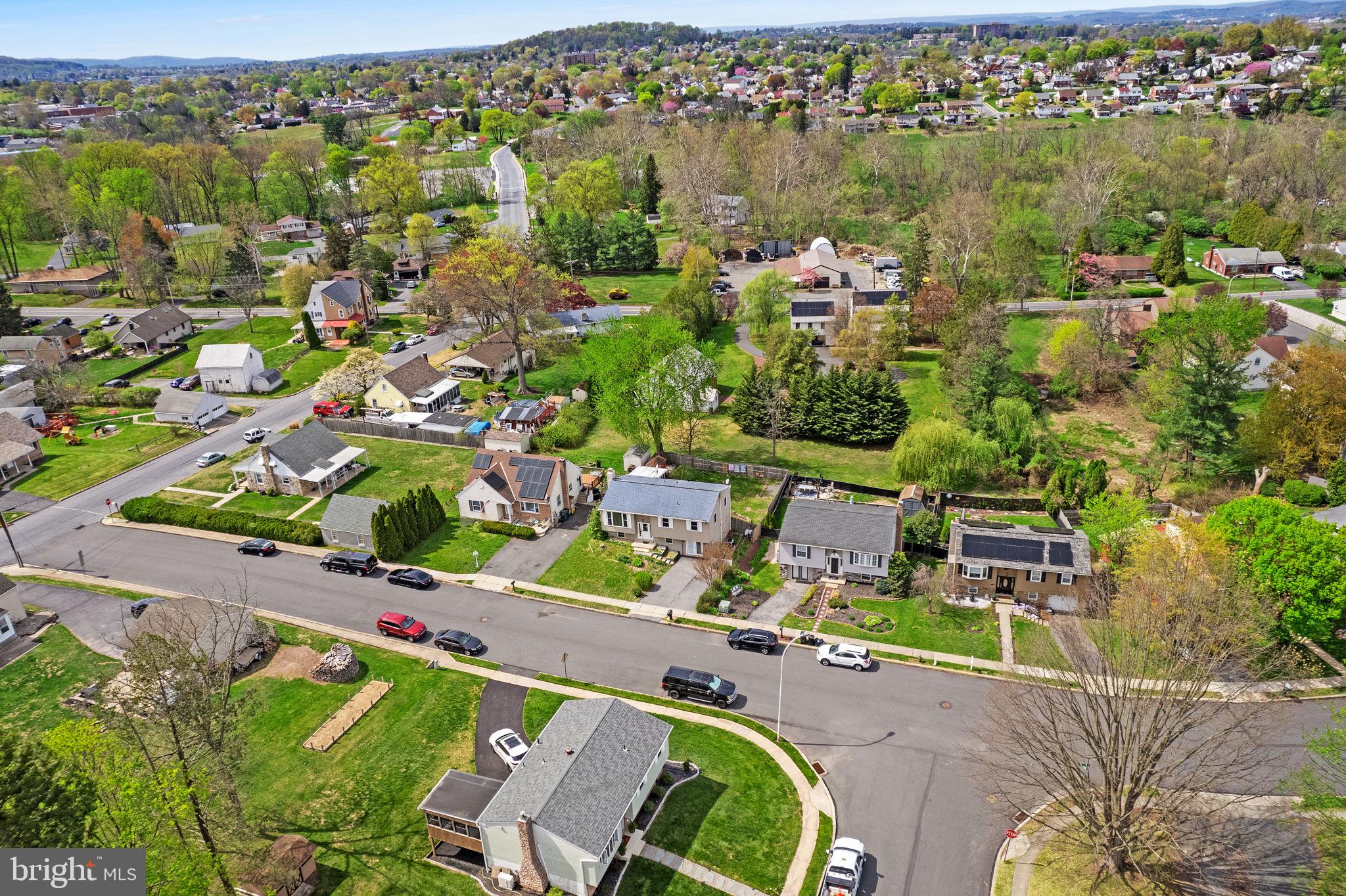 PINE KNOLL - Residential