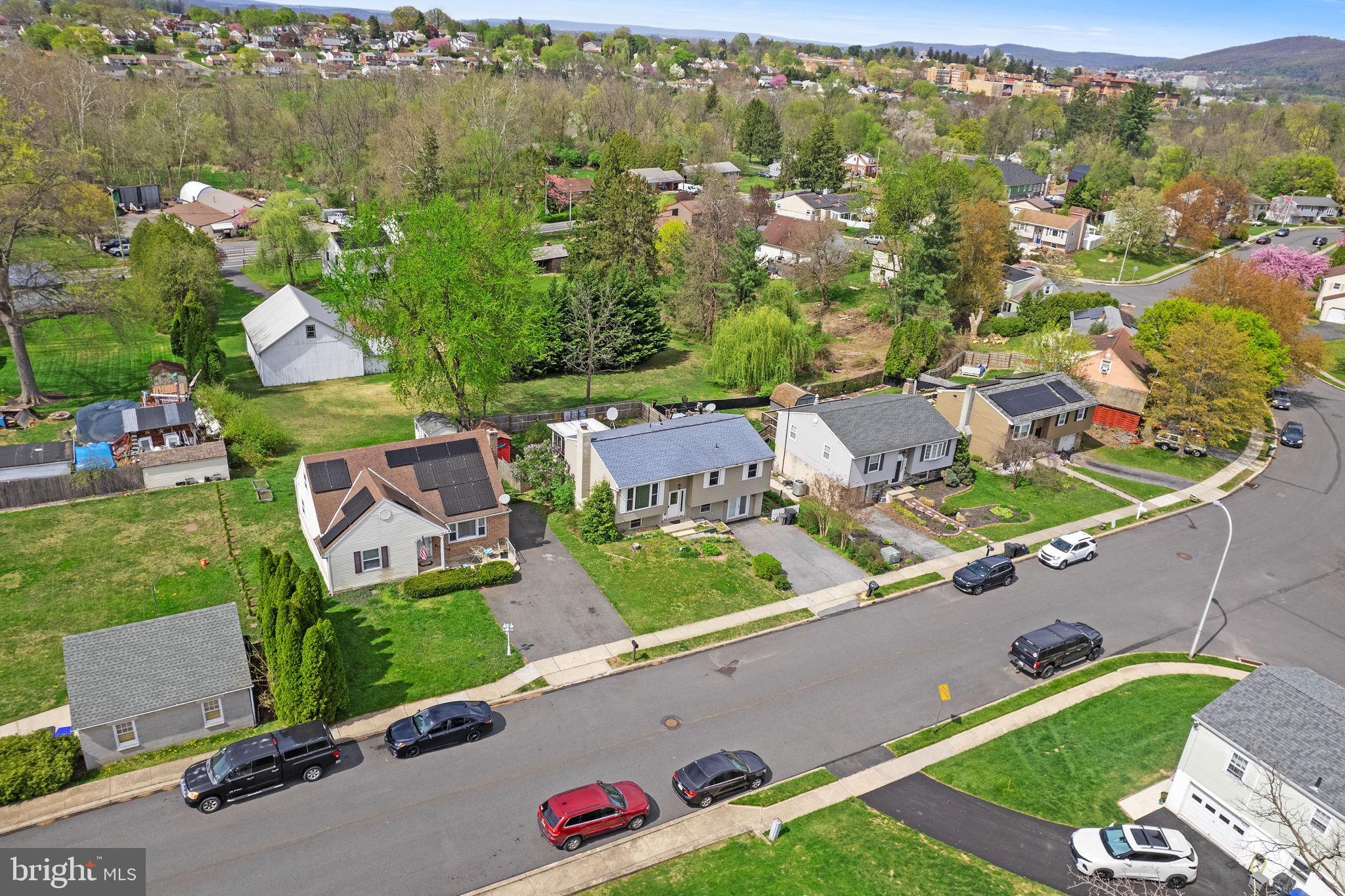 PINE KNOLL - Residential