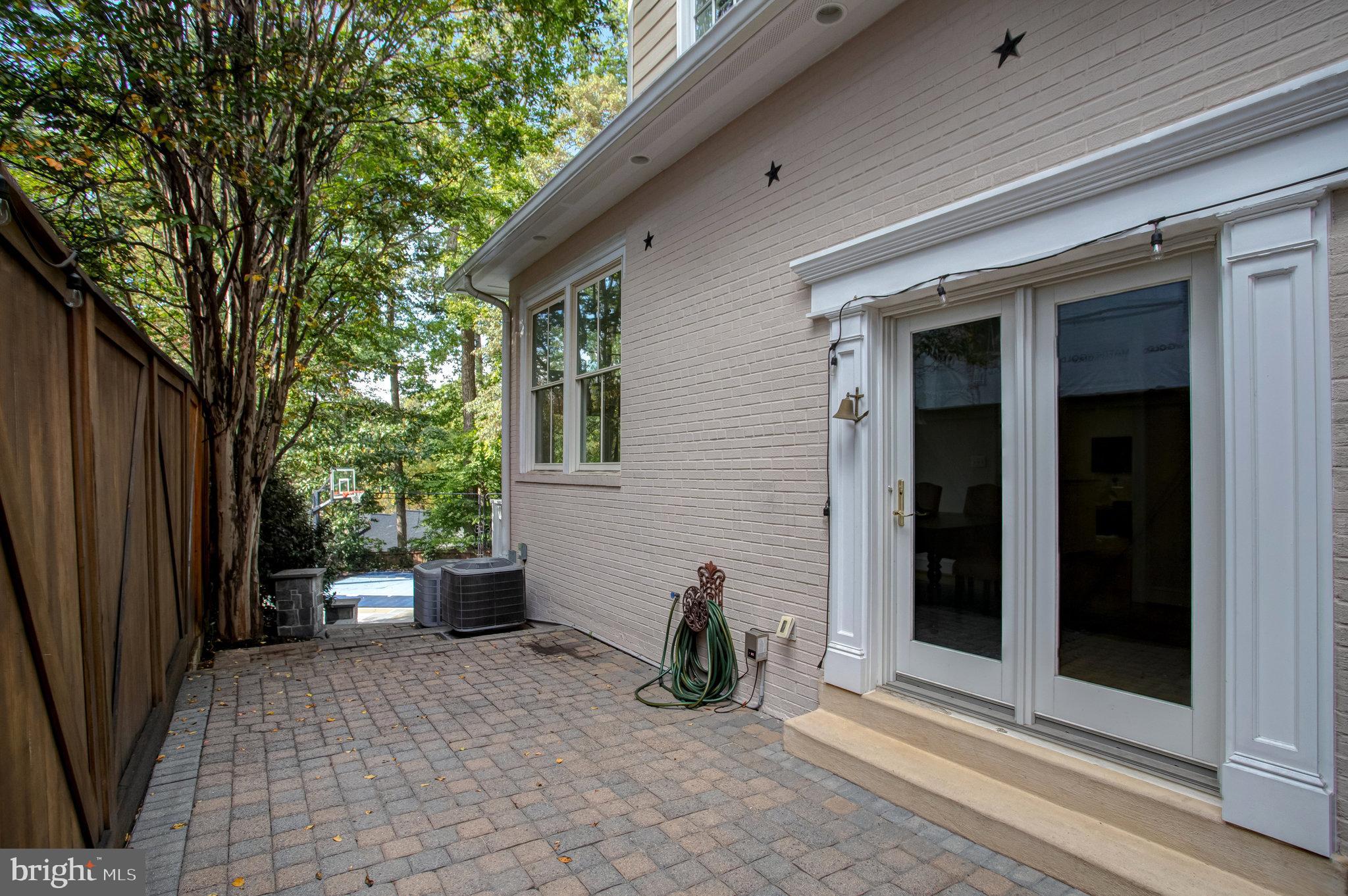 COUNTRY CLUB HILLS - Residential