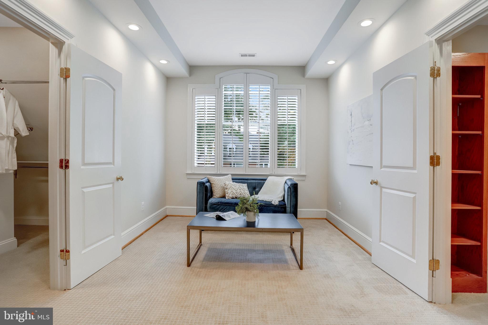 COUNTRY CLUB HILLS - Residential