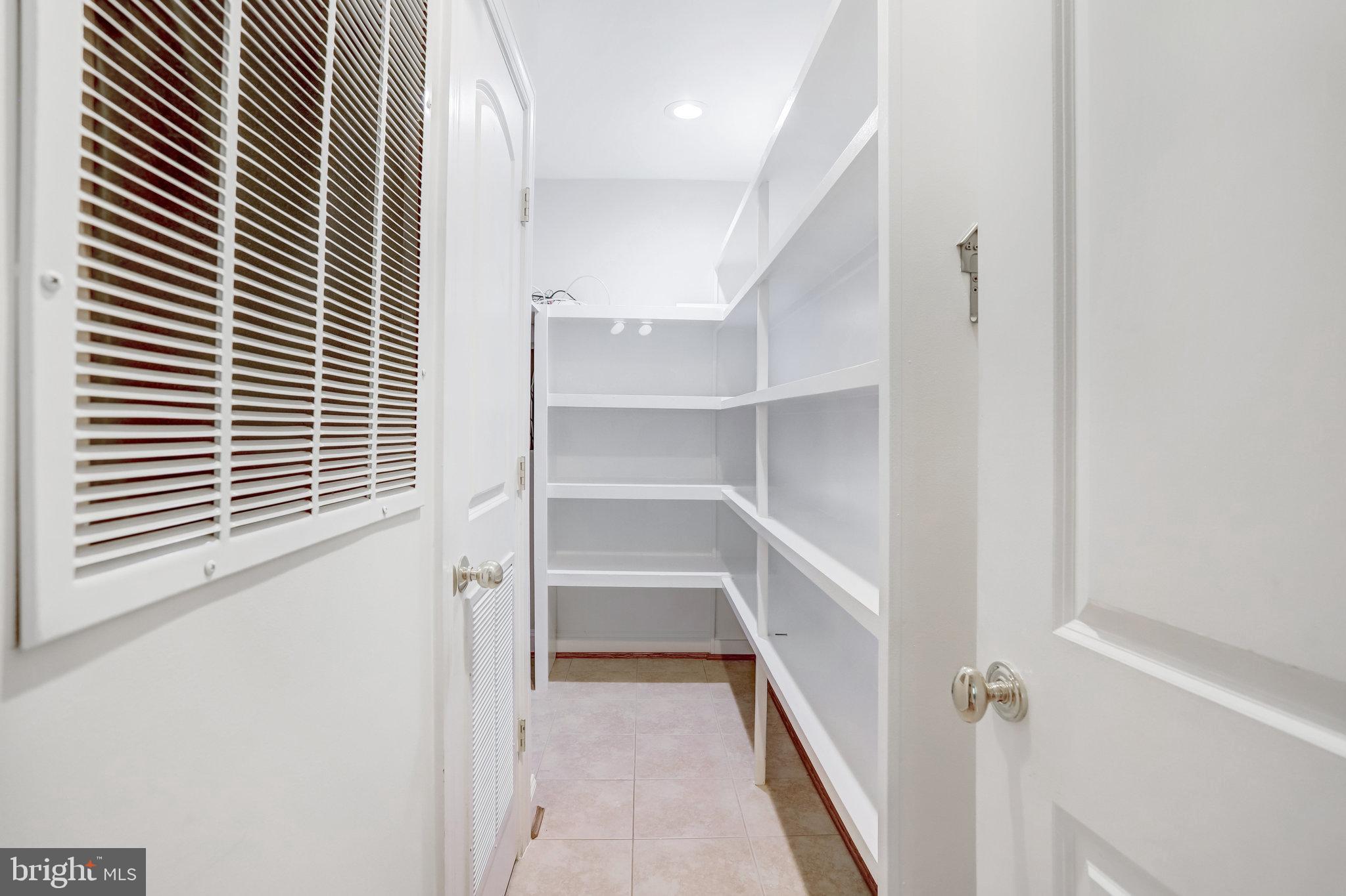 COUNTRY CLUB HILLS - Residential