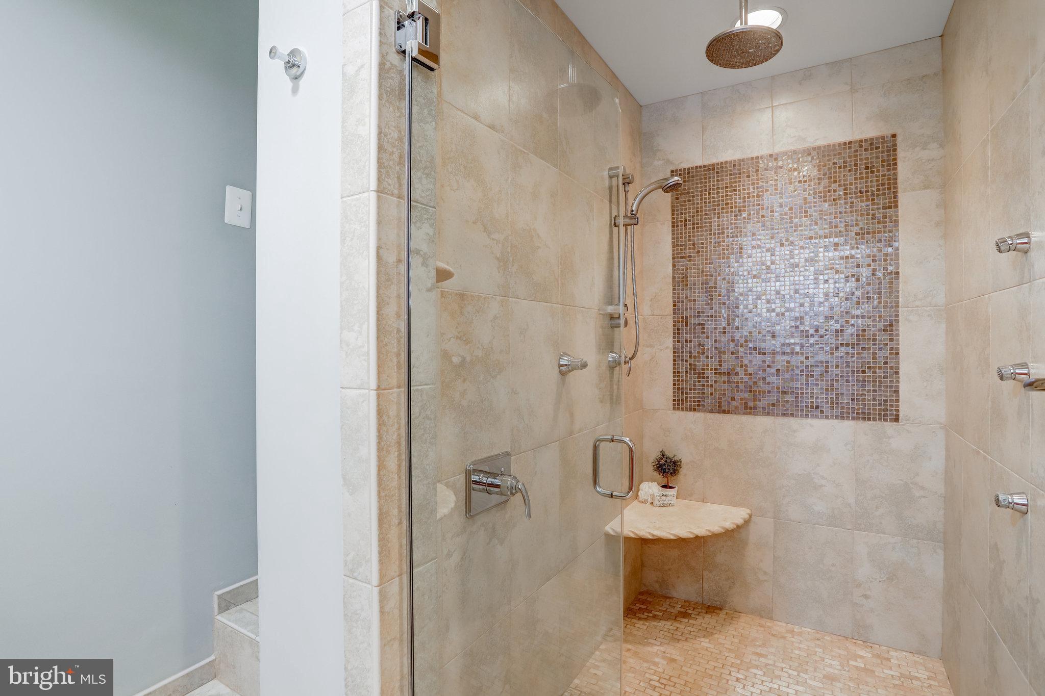 COUNTRY CLUB HILLS - Residential