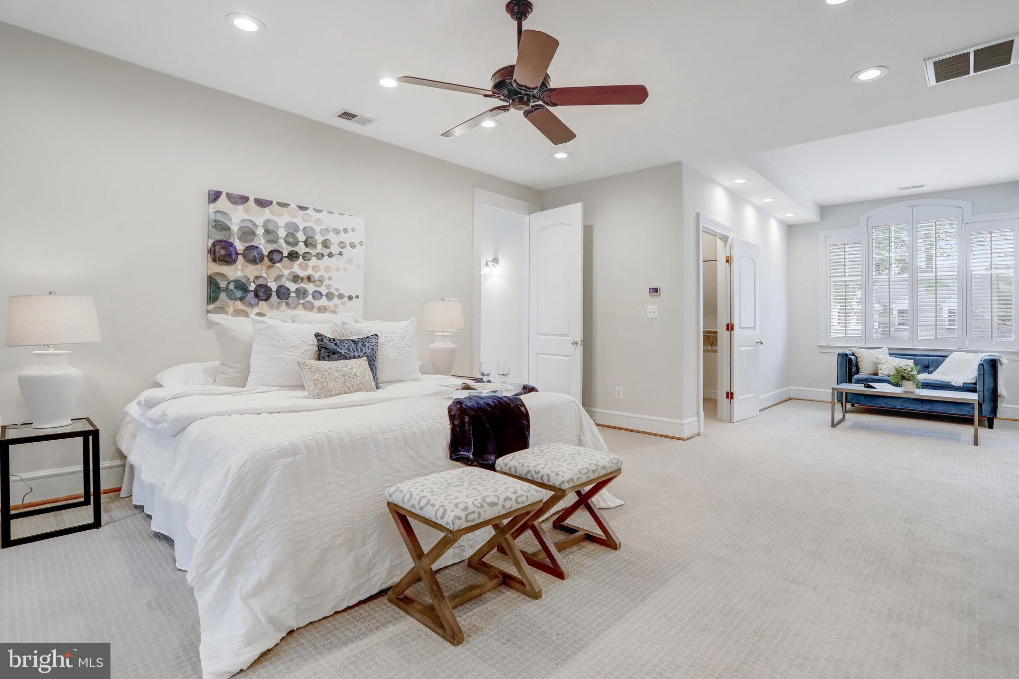 COUNTRY CLUB HILLS - Residential