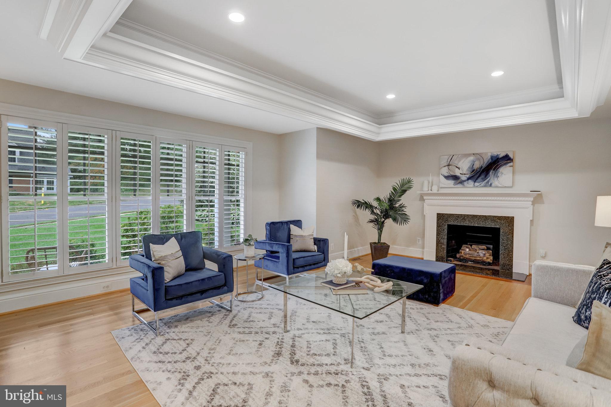 COUNTRY CLUB HILLS - Residential