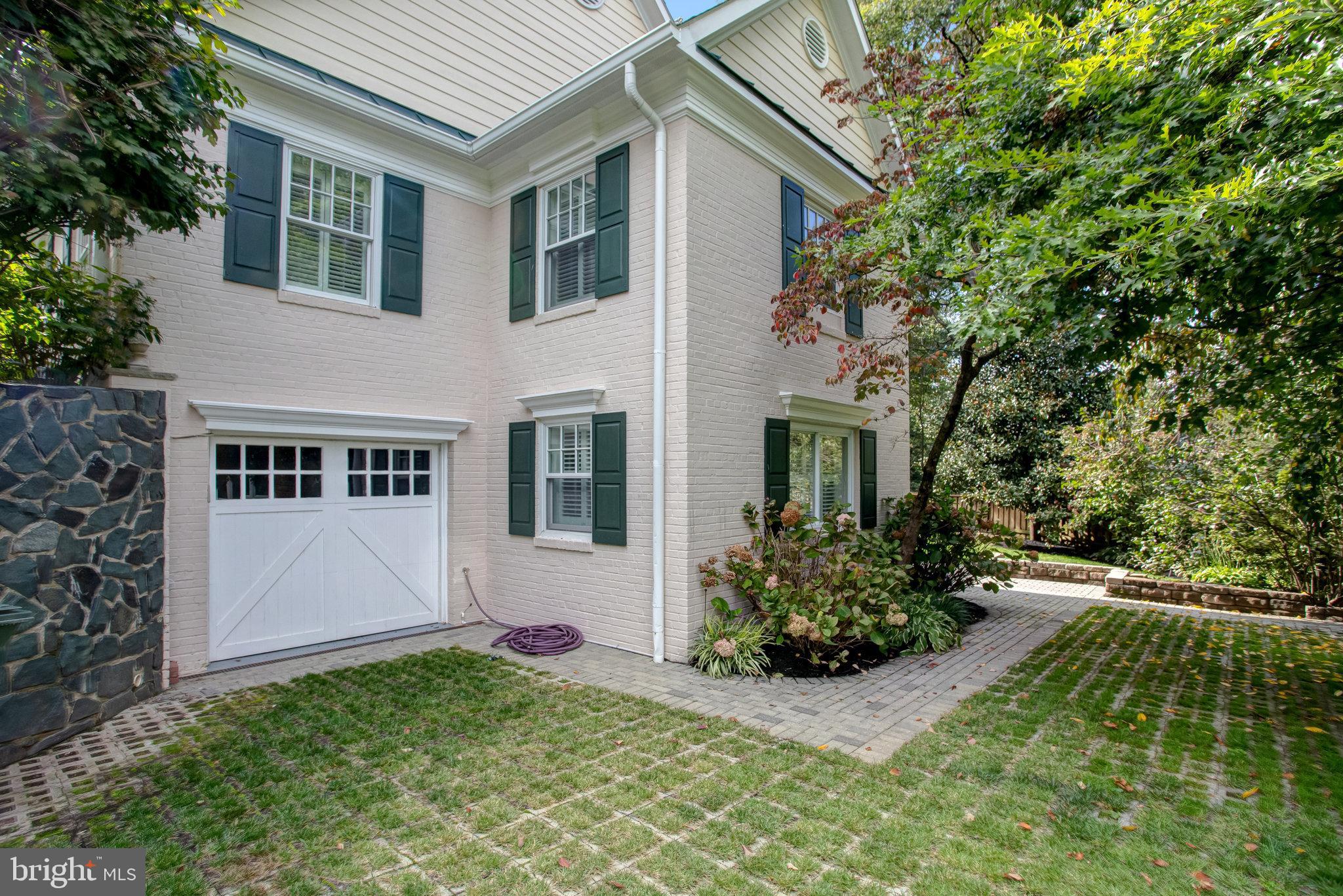 COUNTRY CLUB HILLS - Residential