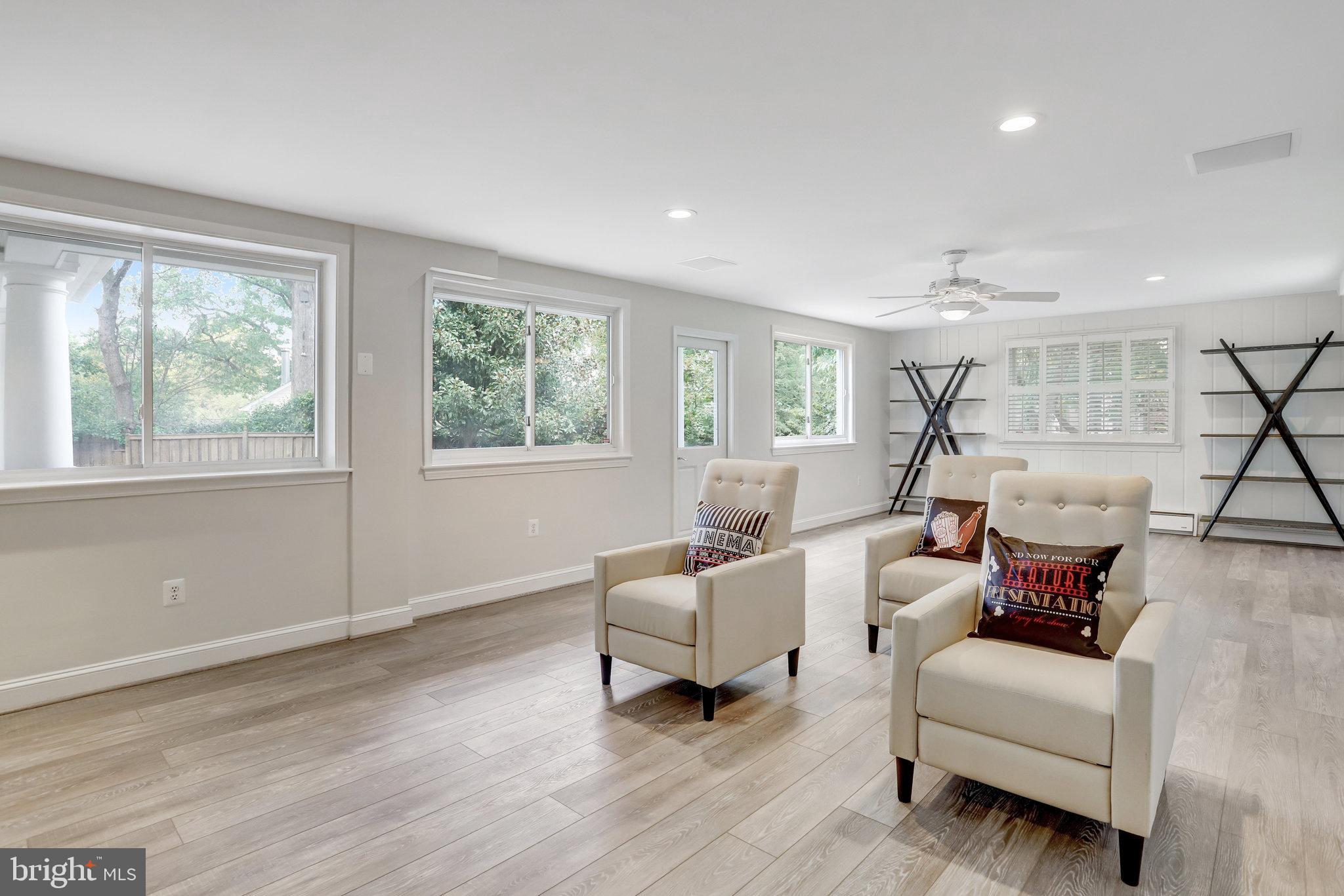 COUNTRY CLUB HILLS - Residential