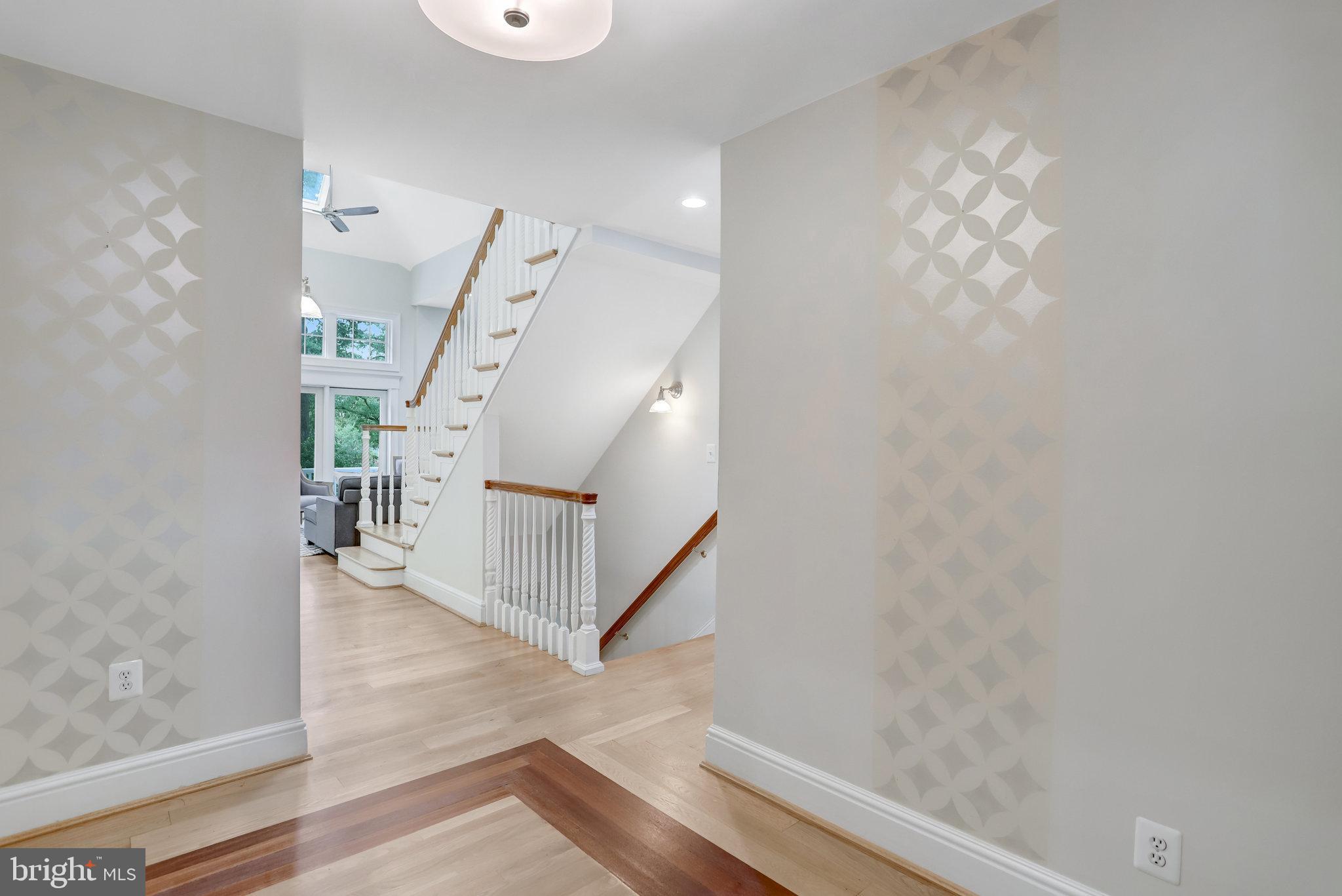 COUNTRY CLUB HILLS - Residential