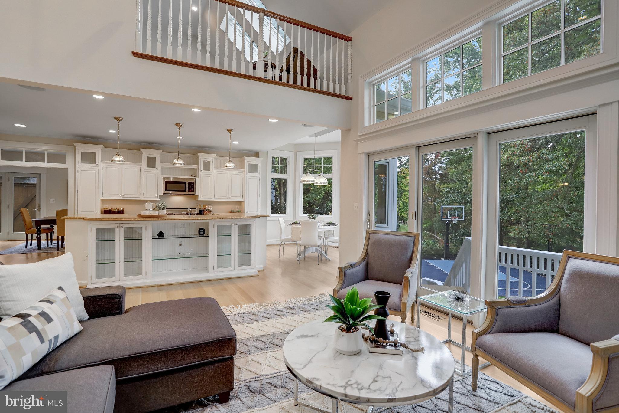 COUNTRY CLUB HILLS - Residential