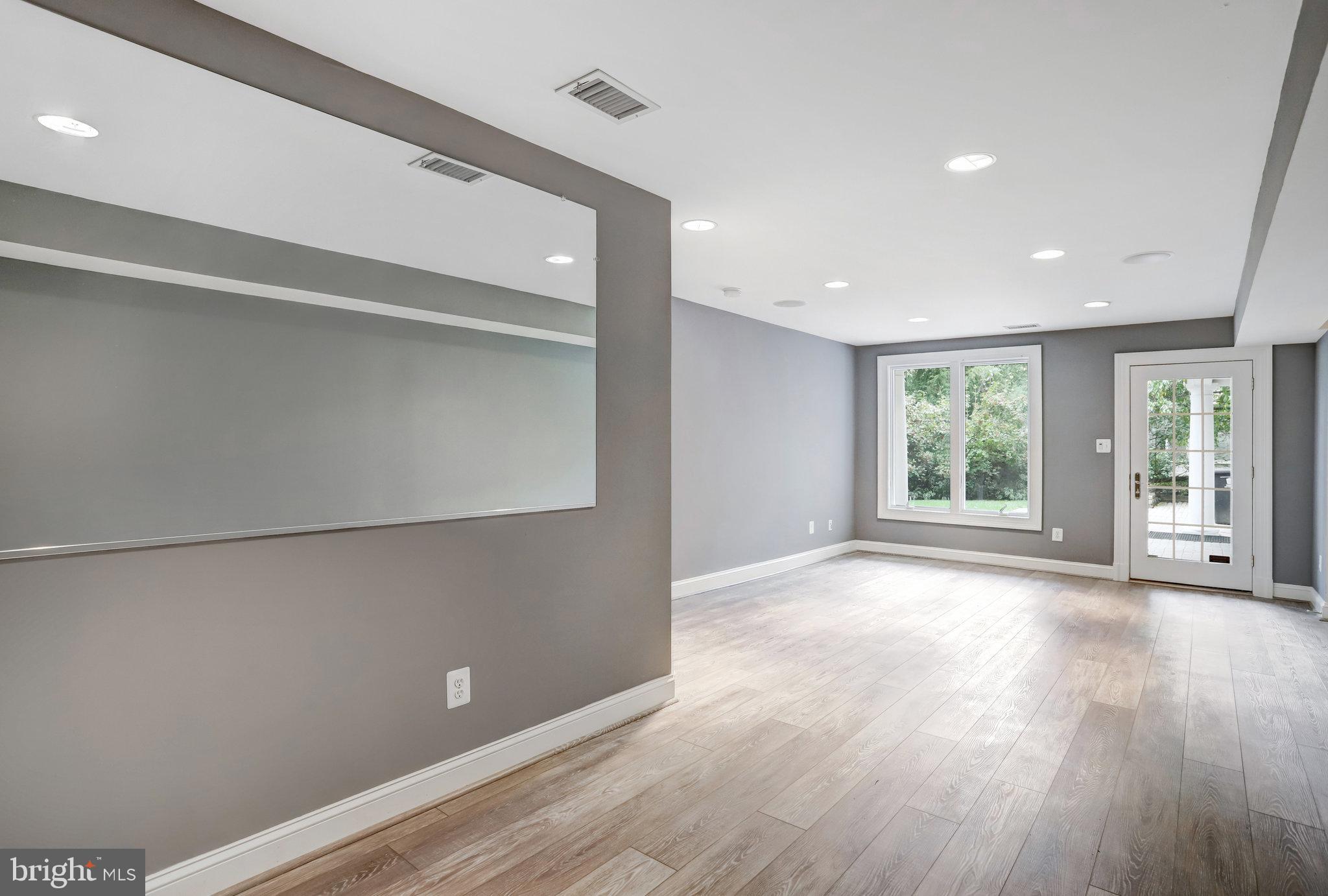 COUNTRY CLUB HILLS - Residential