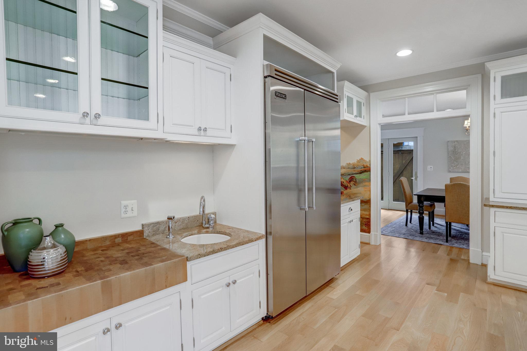 COUNTRY CLUB HILLS - Residential