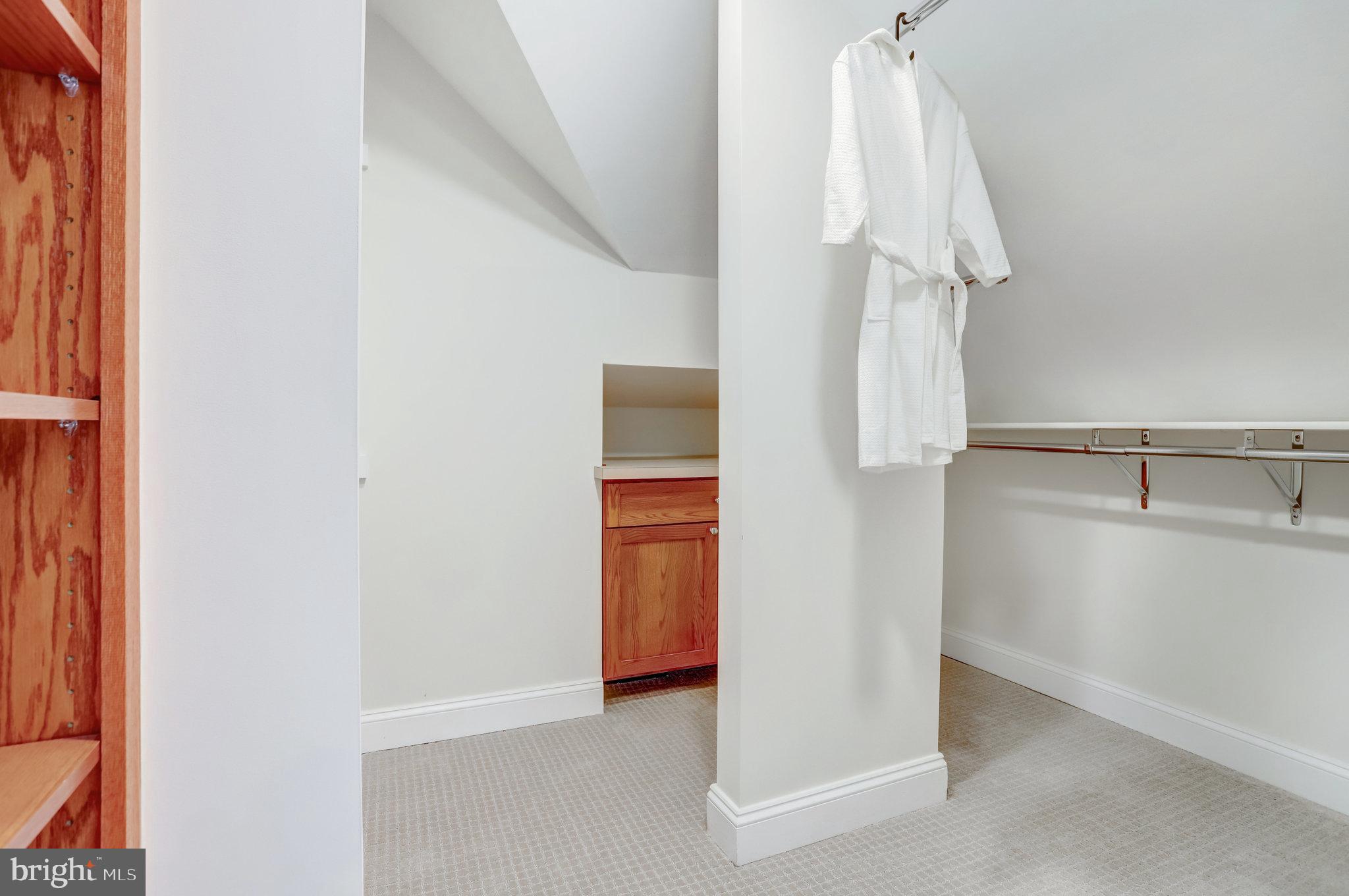 COUNTRY CLUB HILLS - Residential