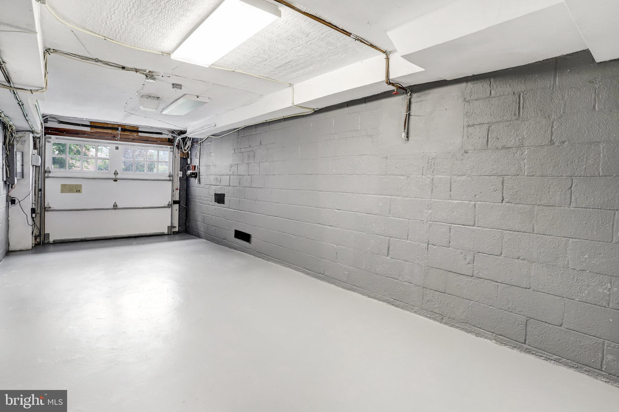 COUNTRY CLUB HILLS - Residential